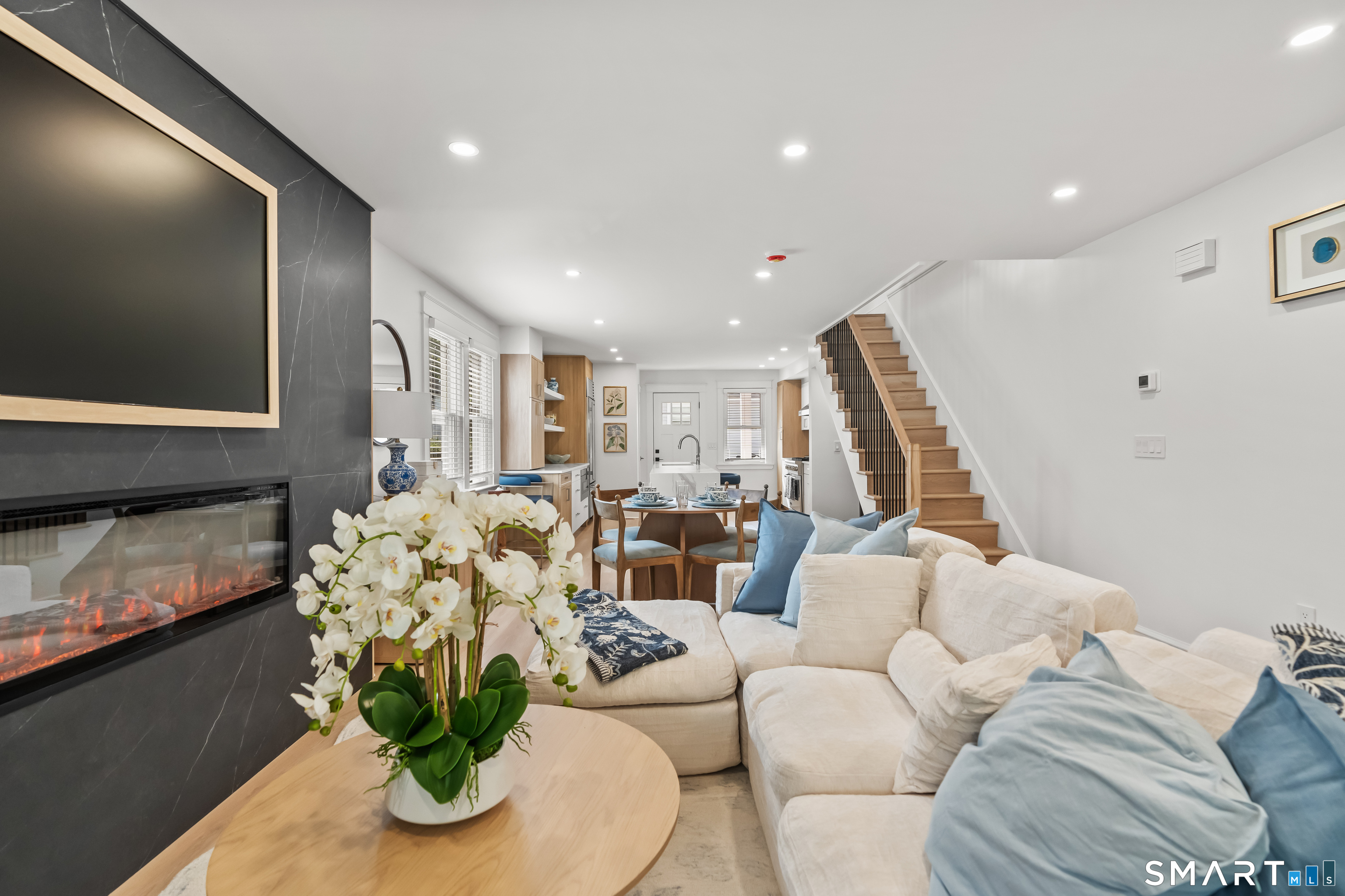 8 Farley A Street Property Photo 6