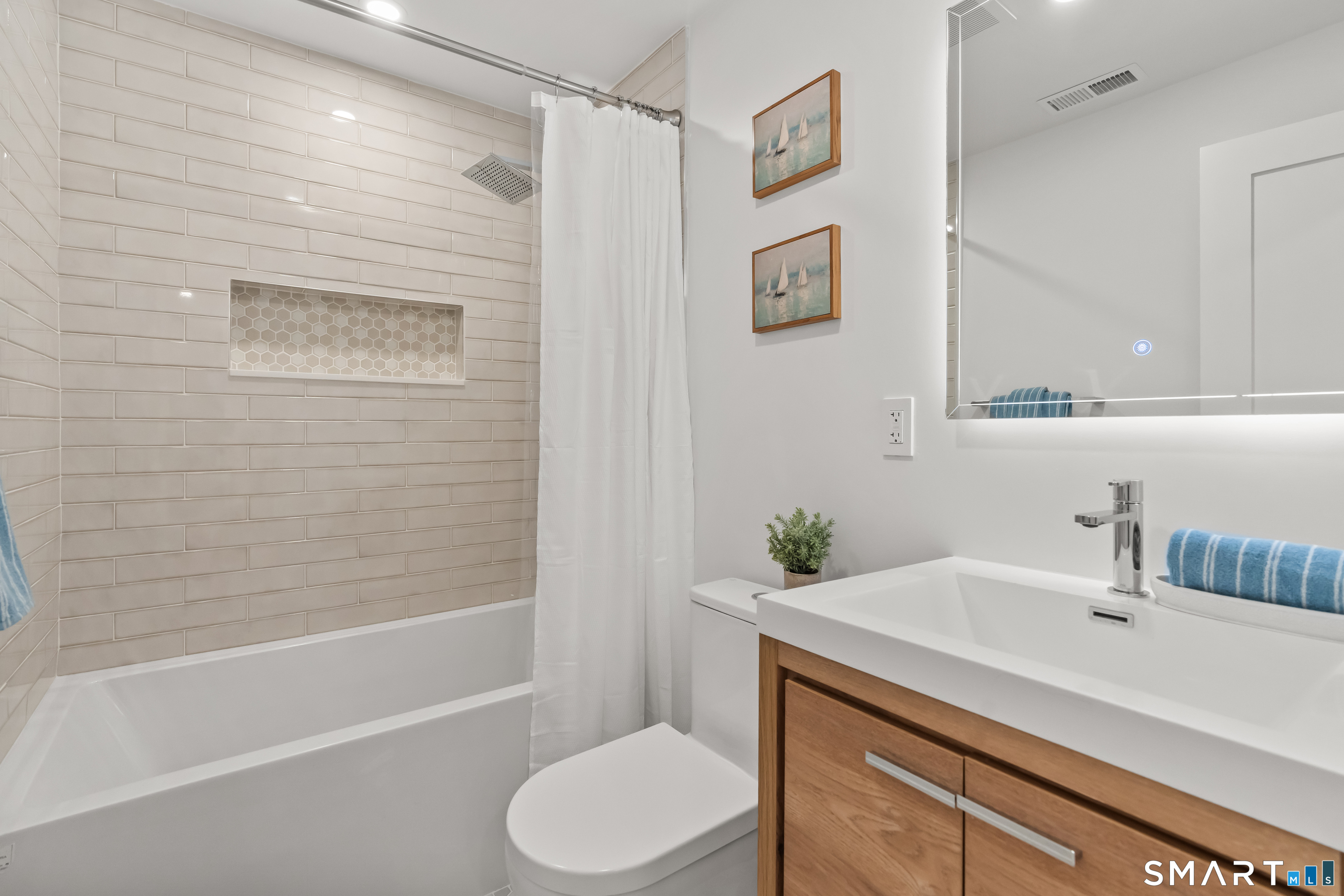8 Farley A Street Property Photo 17