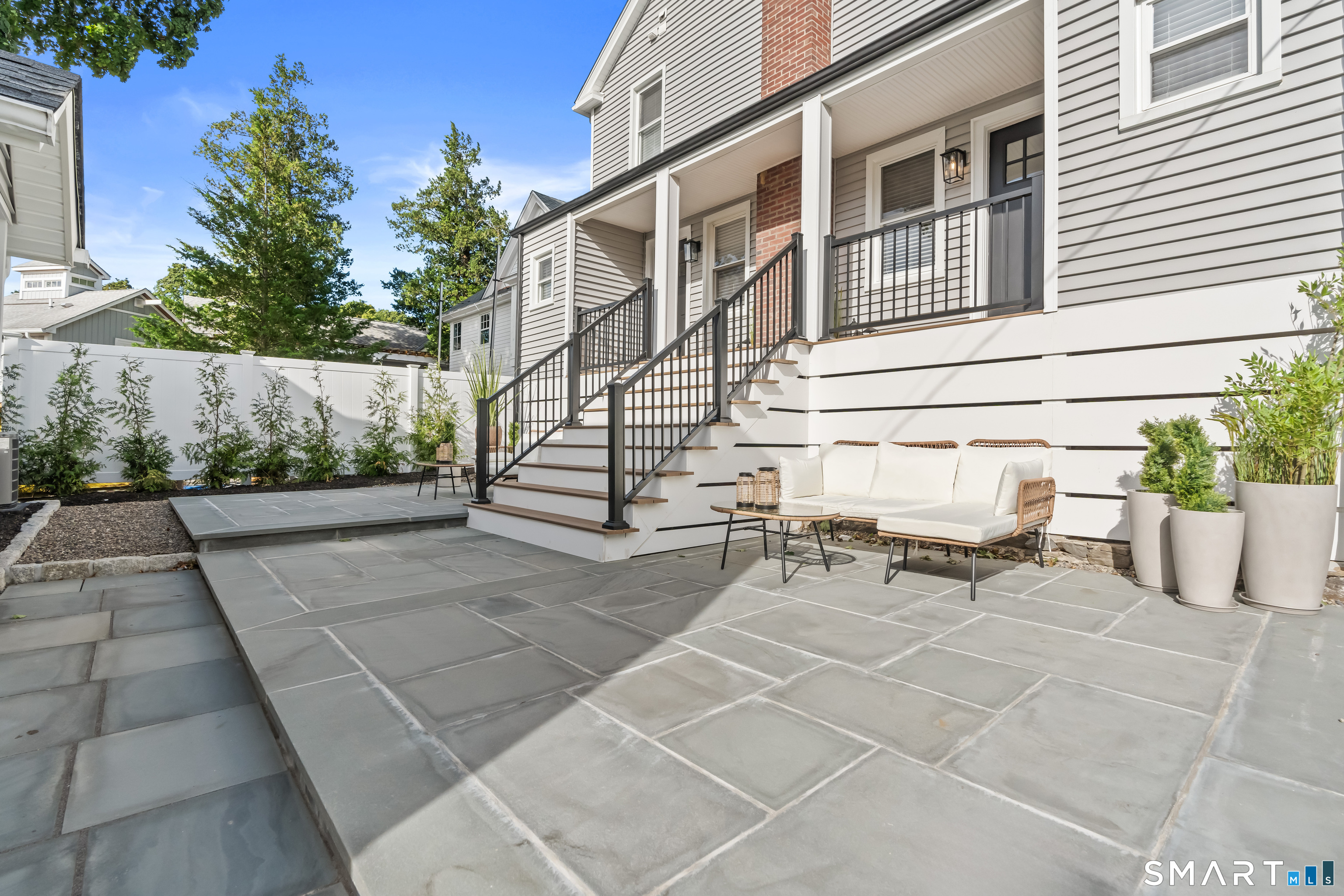 8 Farley A Street Property Photo 27