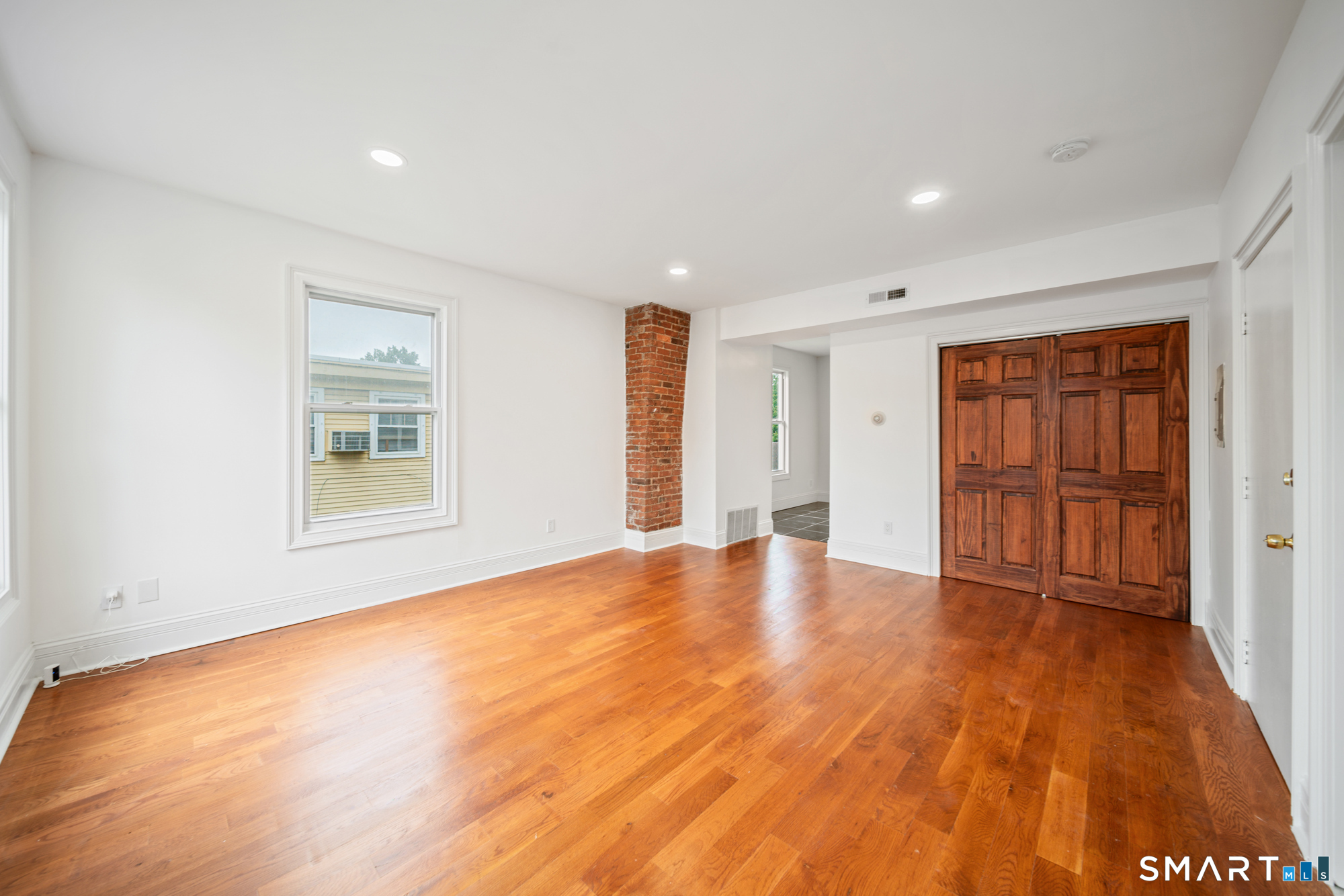 347 Alden 3 Avenue Property Photo 5