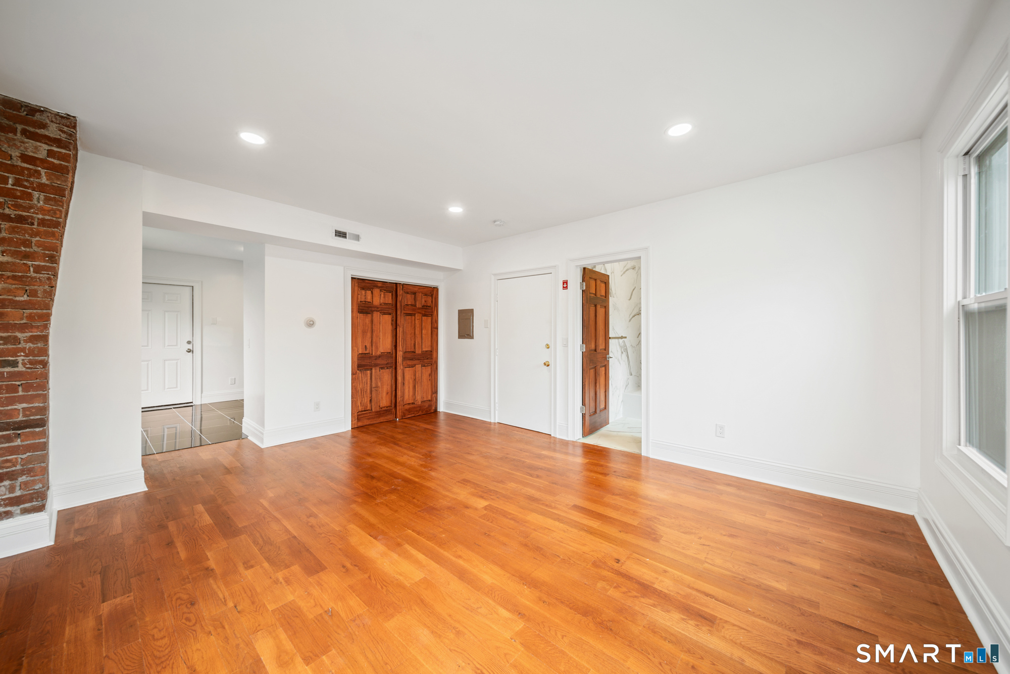 347 Alden 3 Avenue Property Photo 6