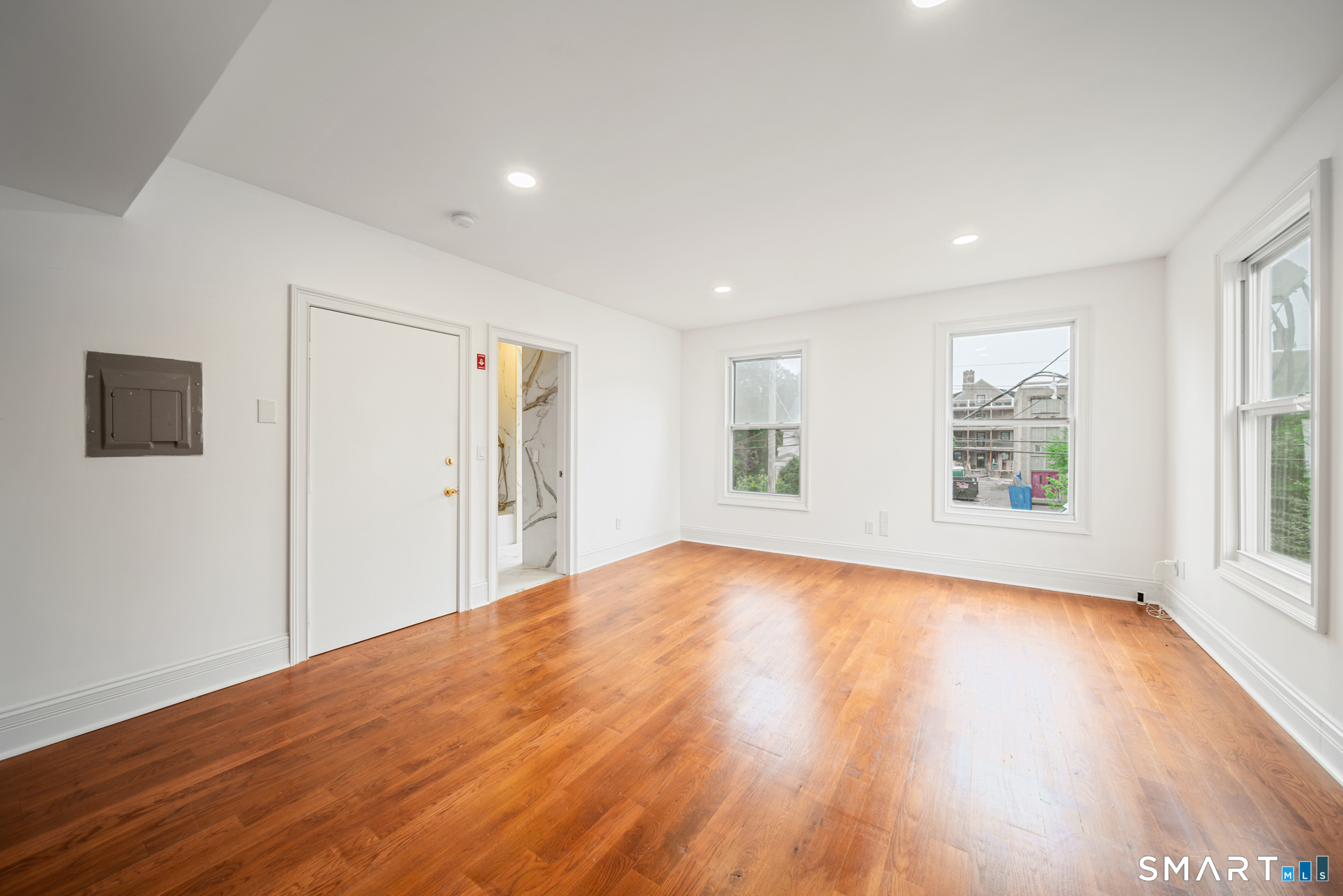 347 Alden 3 Avenue Property Photo 7