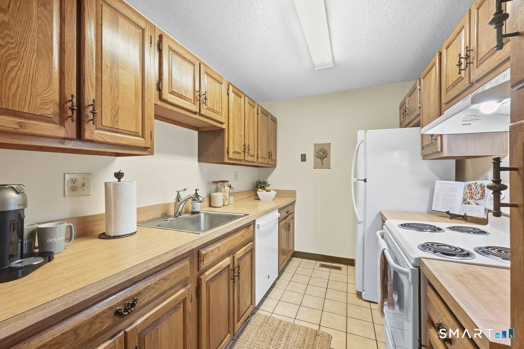 14 Wiggins Farm J Drive Property Photo 7