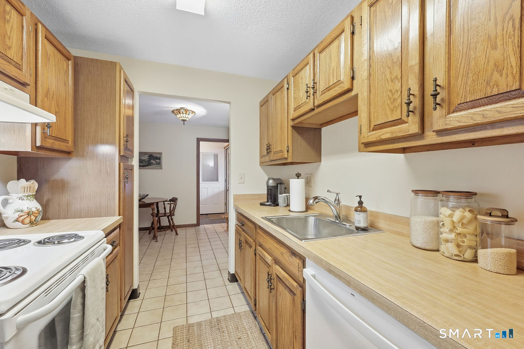 14 Wiggins Farm J Drive Property Photo 8