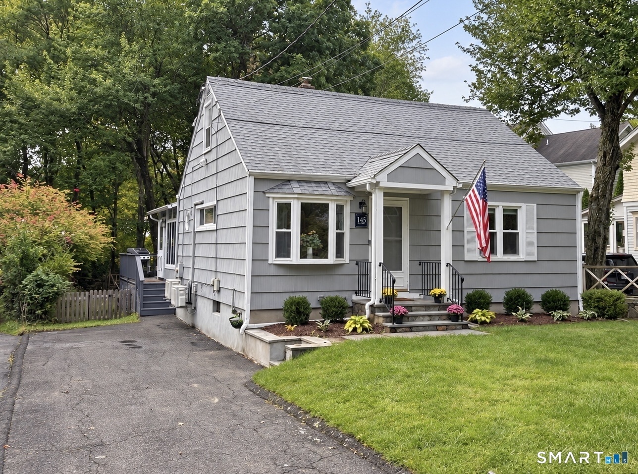 145 West Avenue Property Photo 1