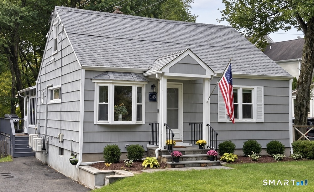 145 West Avenue Property Photo 1