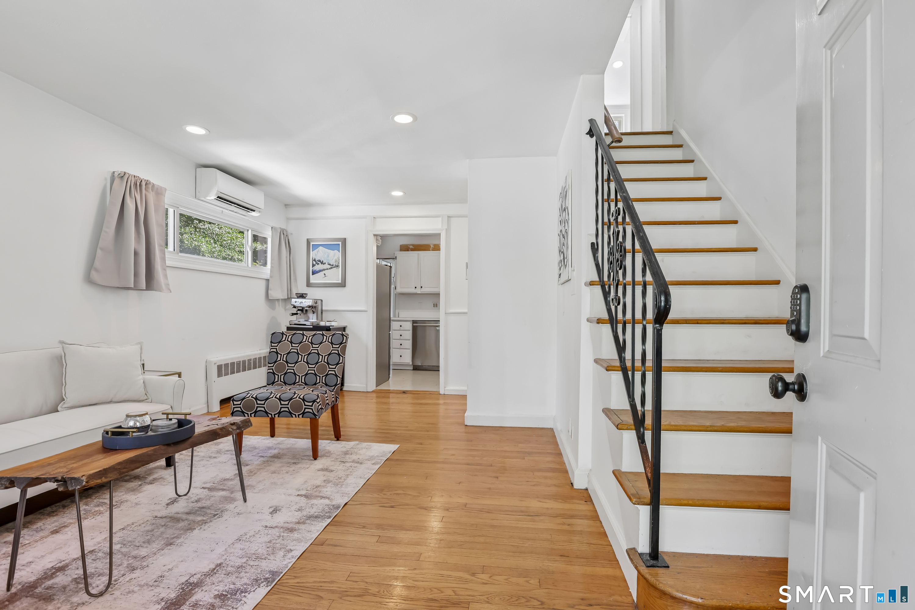 145 West Avenue Property Photo 4