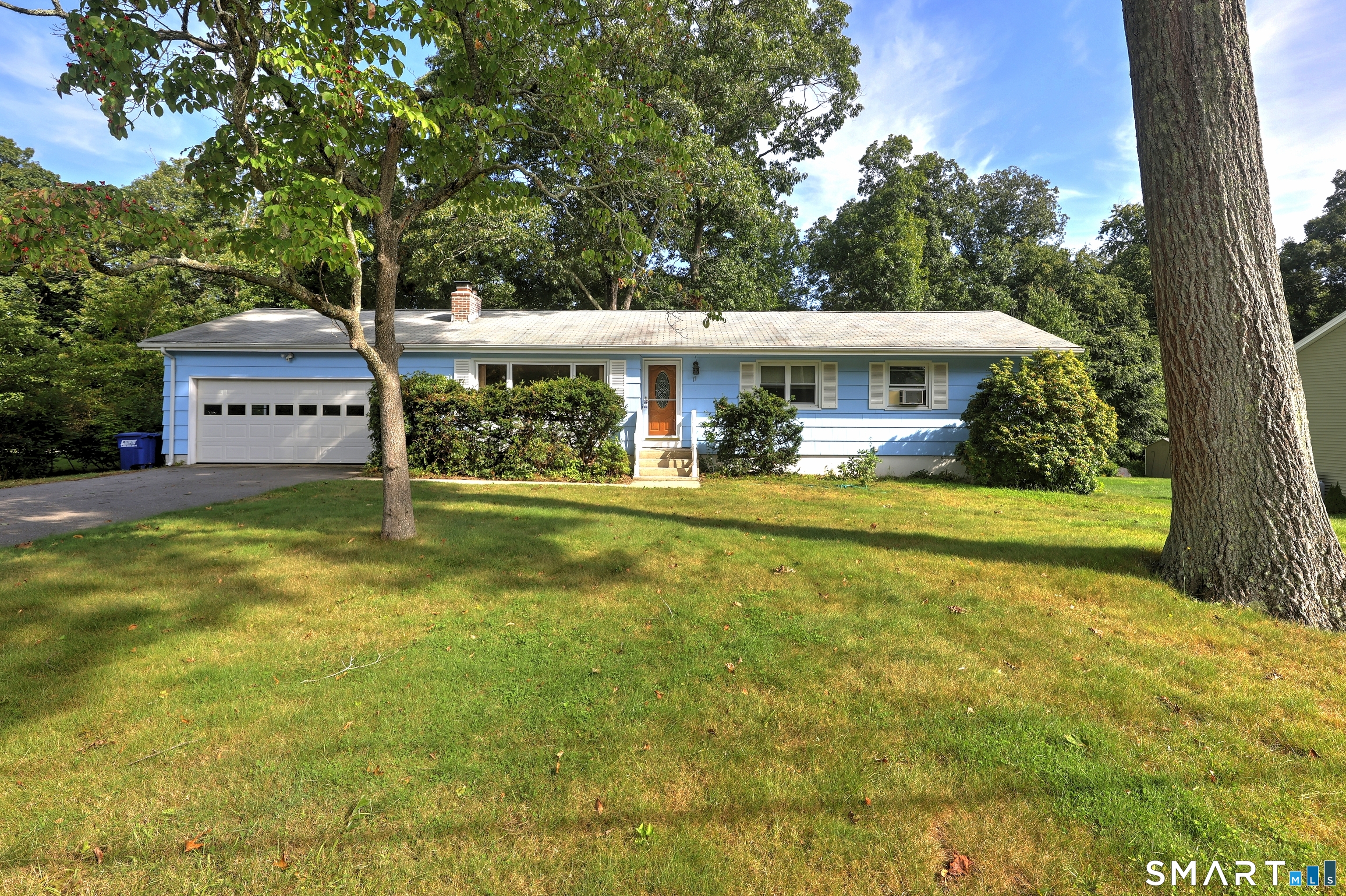 17 Oakridge Drive Property Photo 1