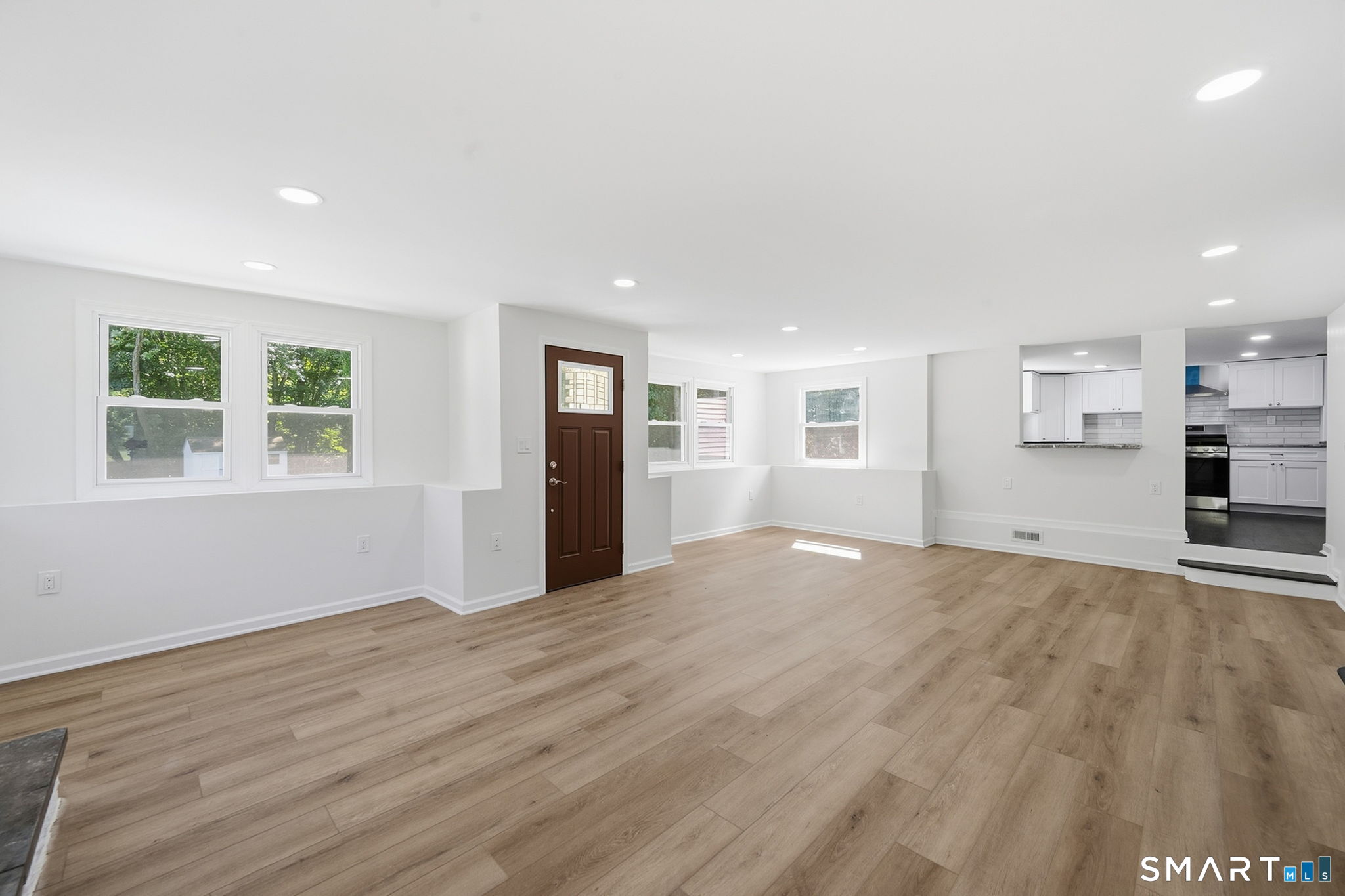 389 Griffin Road Property Photo 6