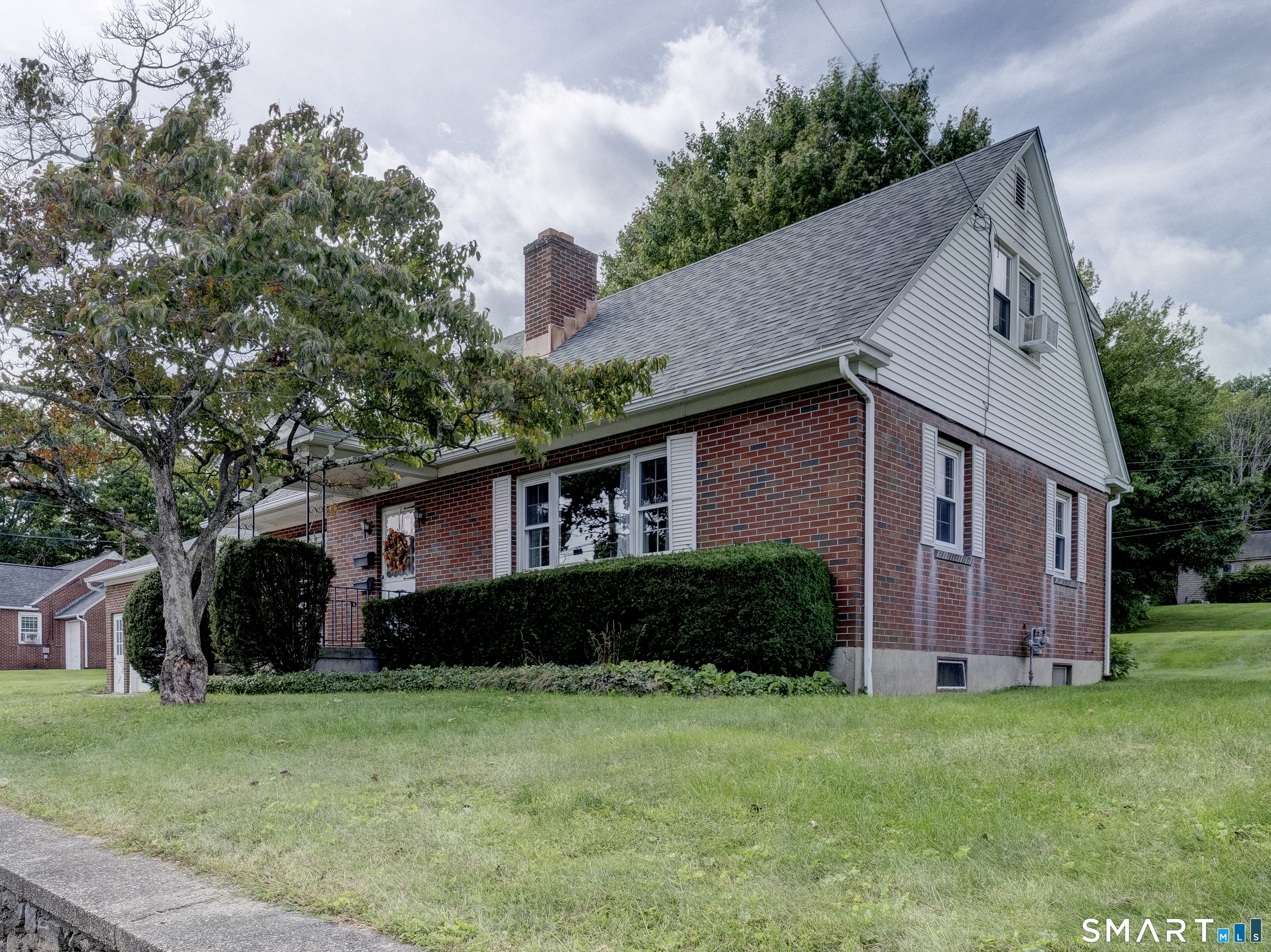 222 Maplewood Avenue Property Photo 3