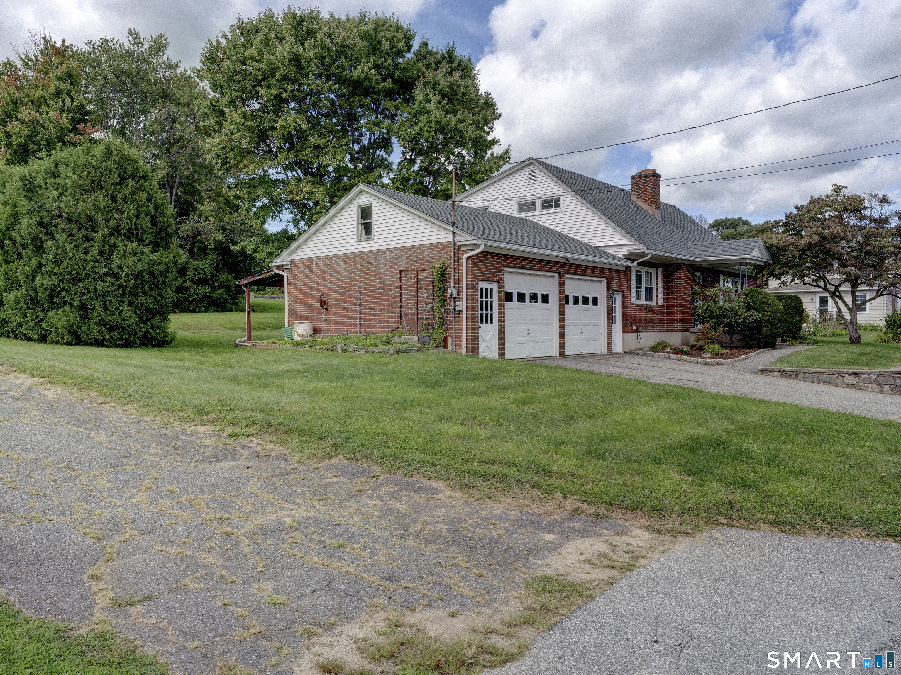 222 Maplewood Avenue Property Photo 4