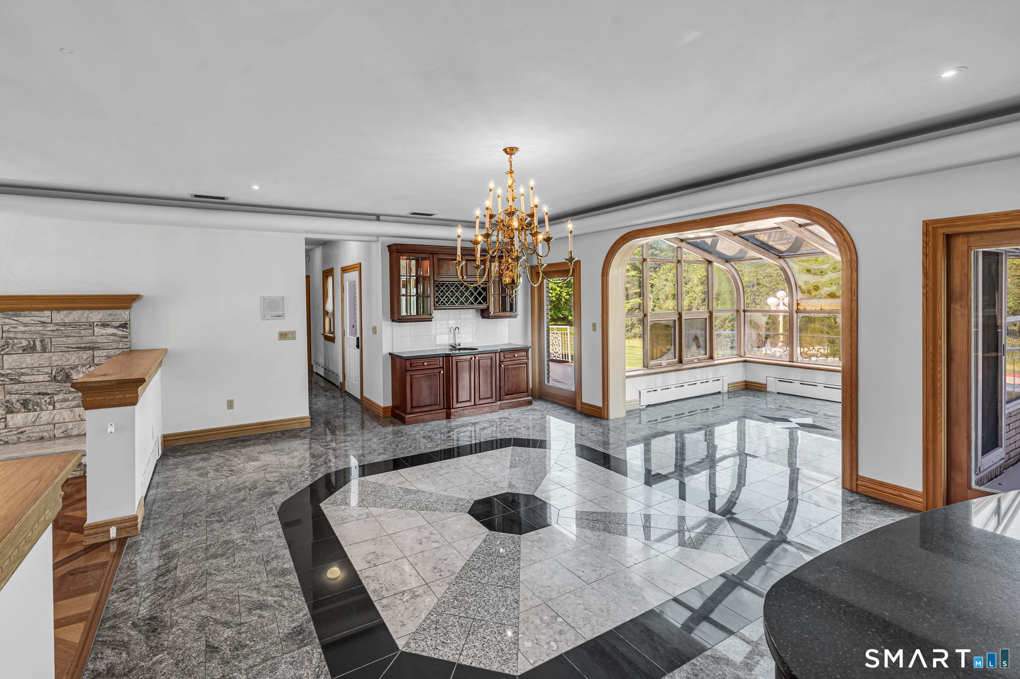 535 East South Street Property Photo 15