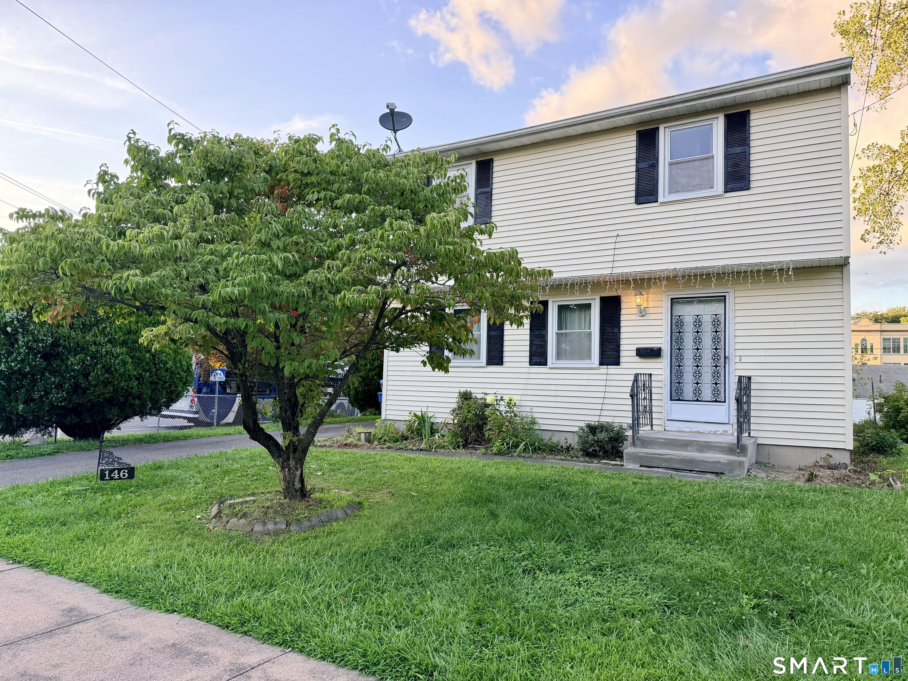 24205592 Property Photo 1