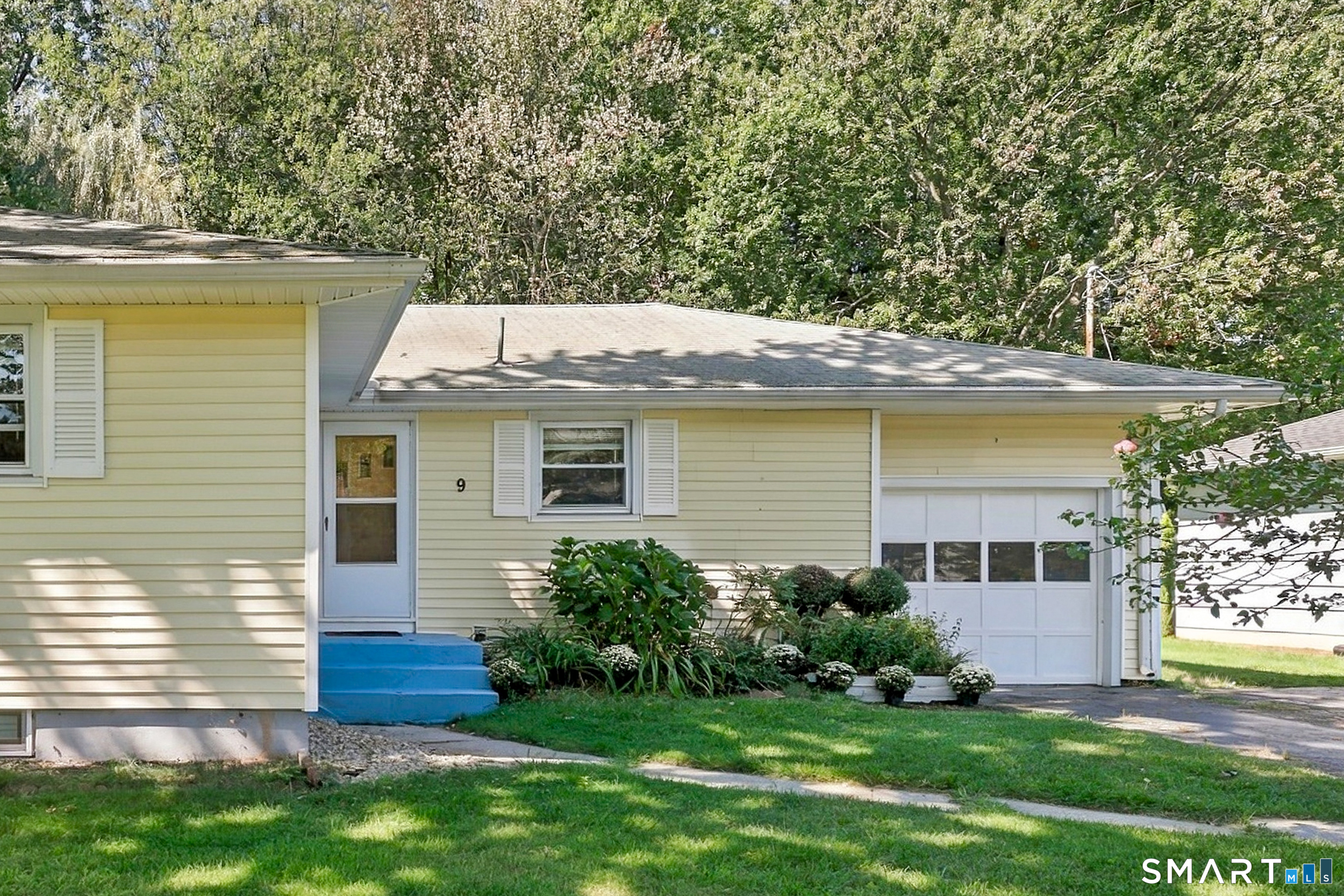 9 Alderwood Drive Property Photo 2