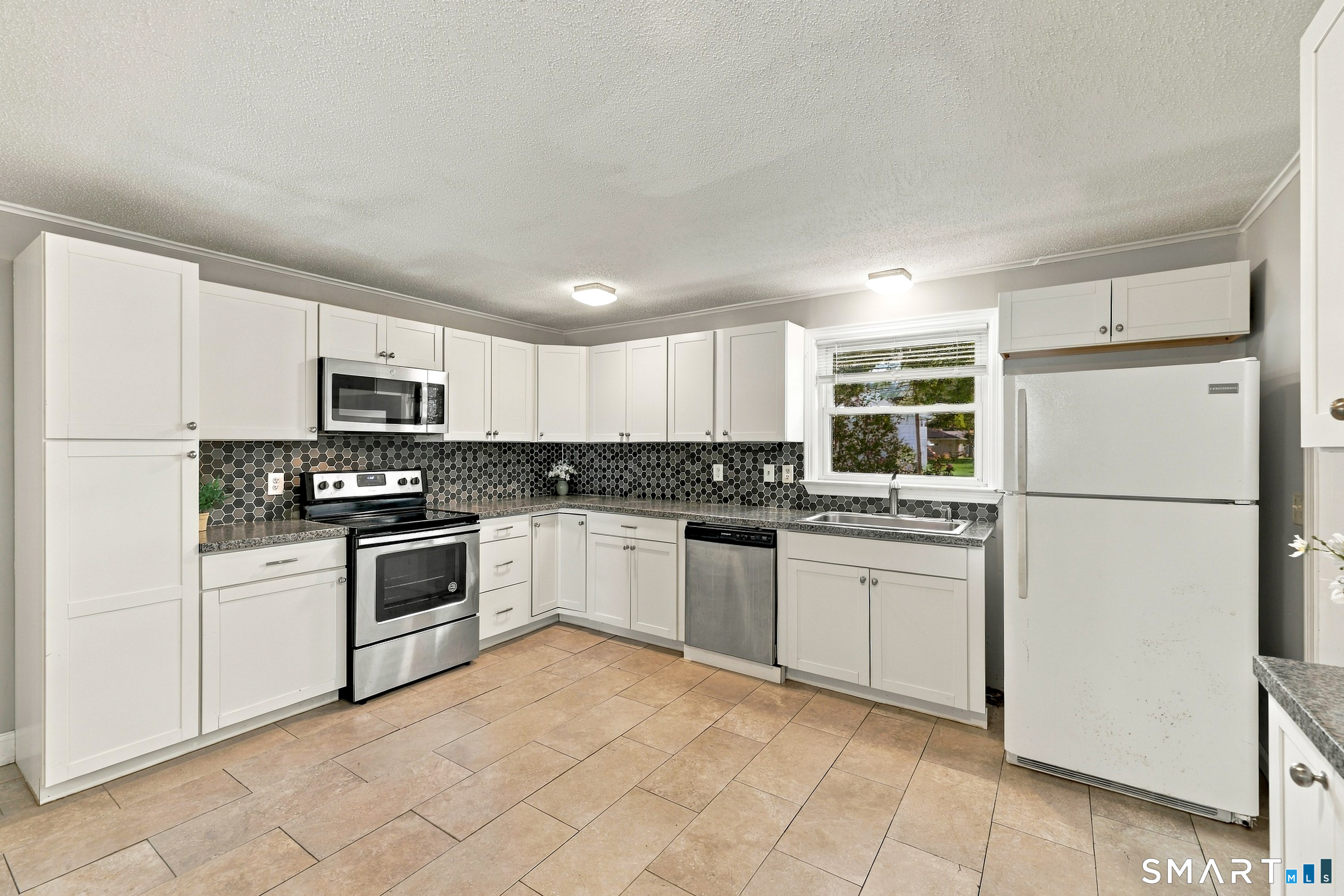 9 Alderwood Drive Property Photo 8