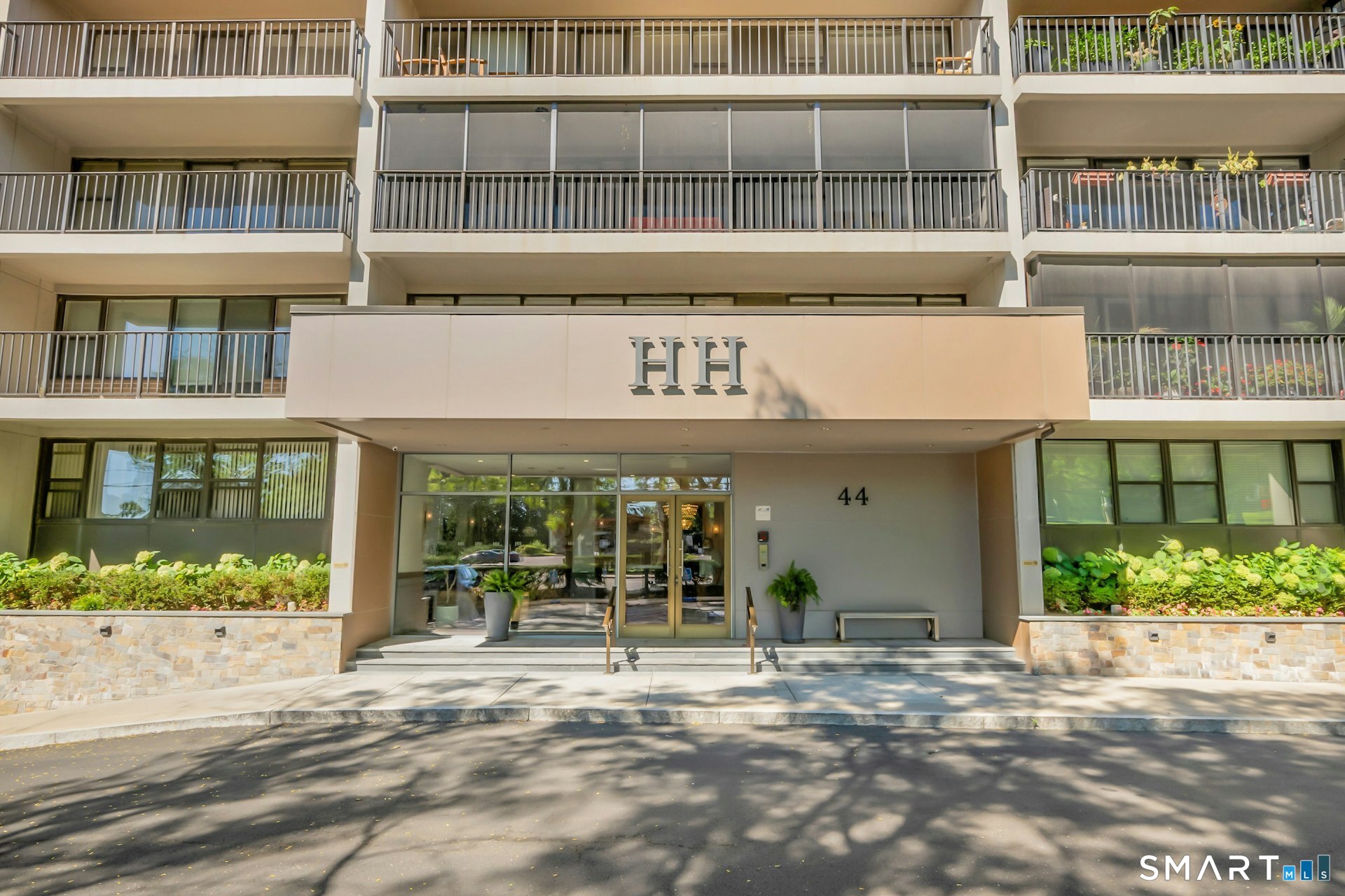 44 Strawberry Hill 3k Avenue Property Photo 2