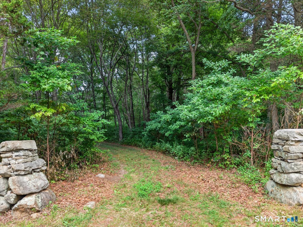 174 Montauk Avenue Property Photo 15