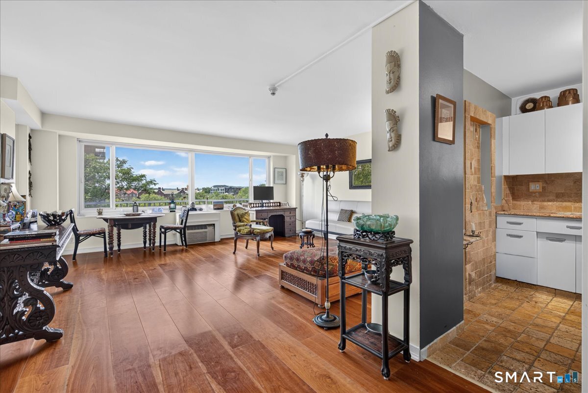 100 York 7b Street Property Photo 1