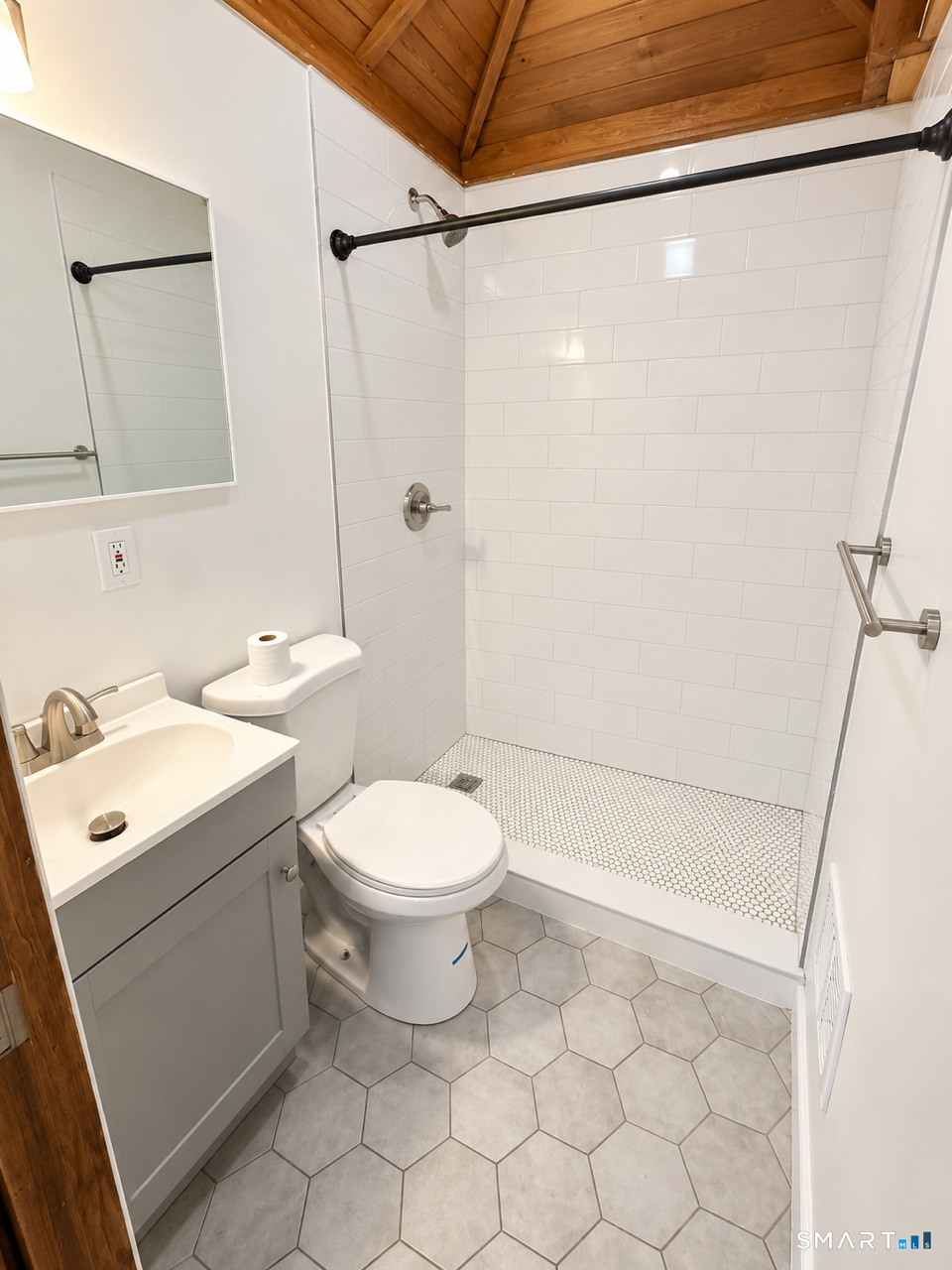 17 Willow Street Property Photo 8