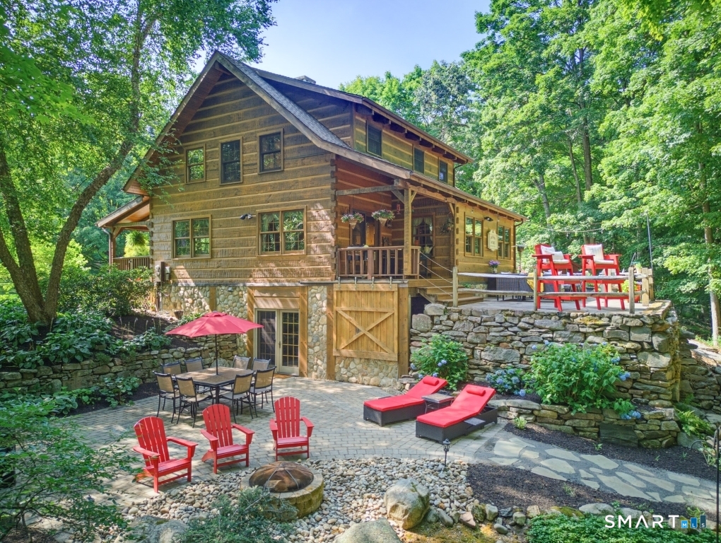 418 Lovely Street Property Photo 1