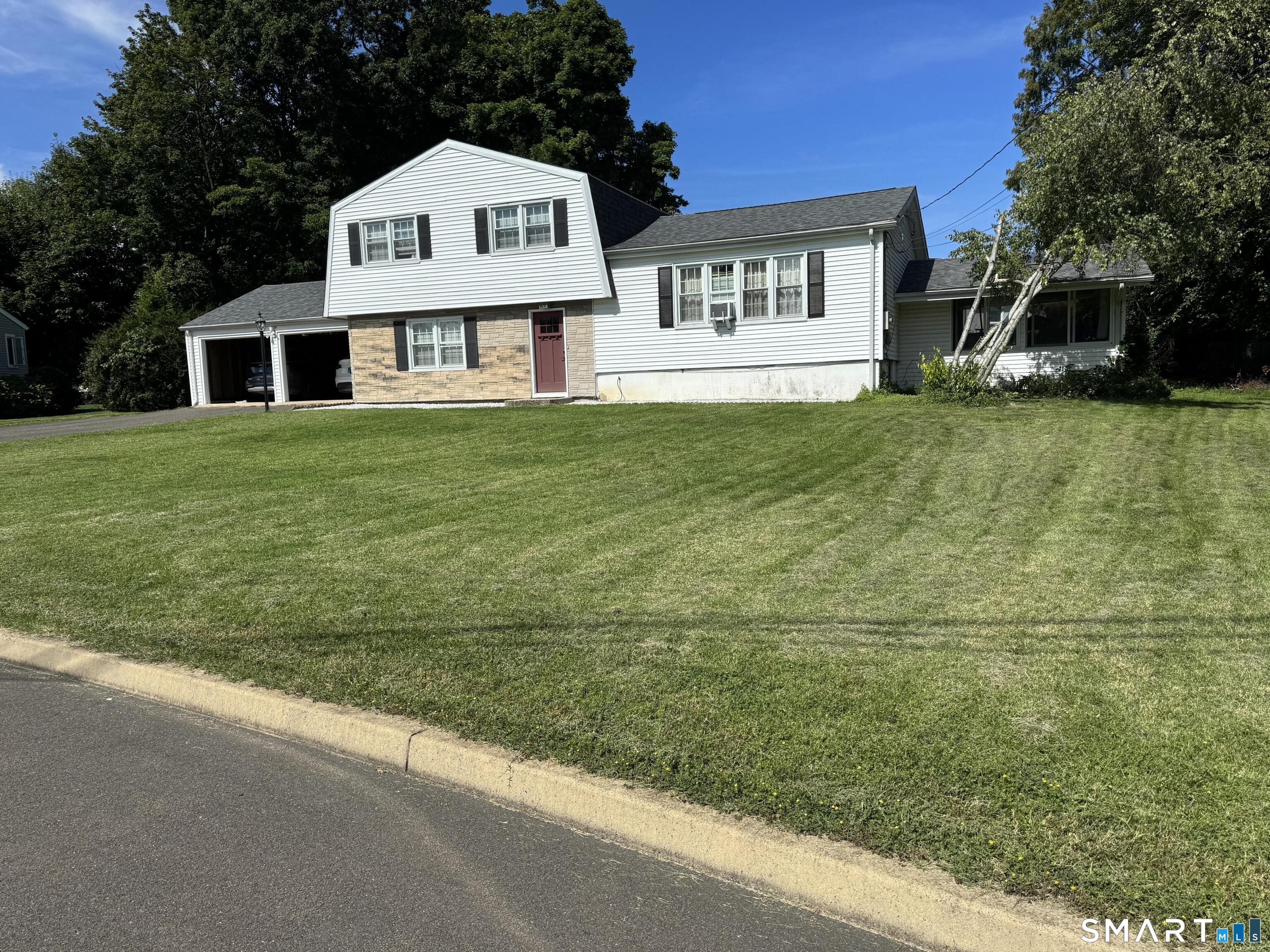 5 Rolling Lane Property Photo 2