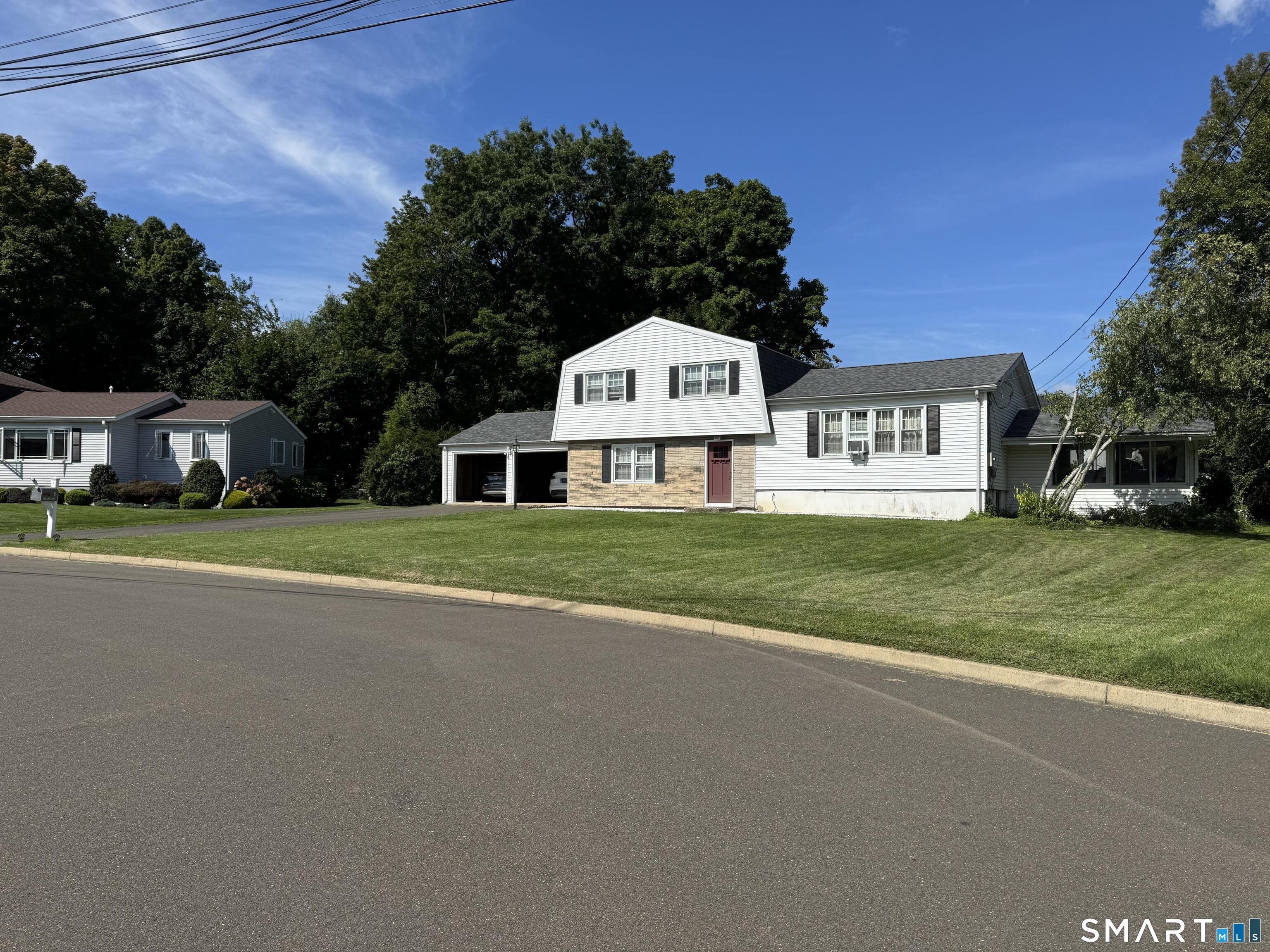 5 Rolling Lane Property Photo 3