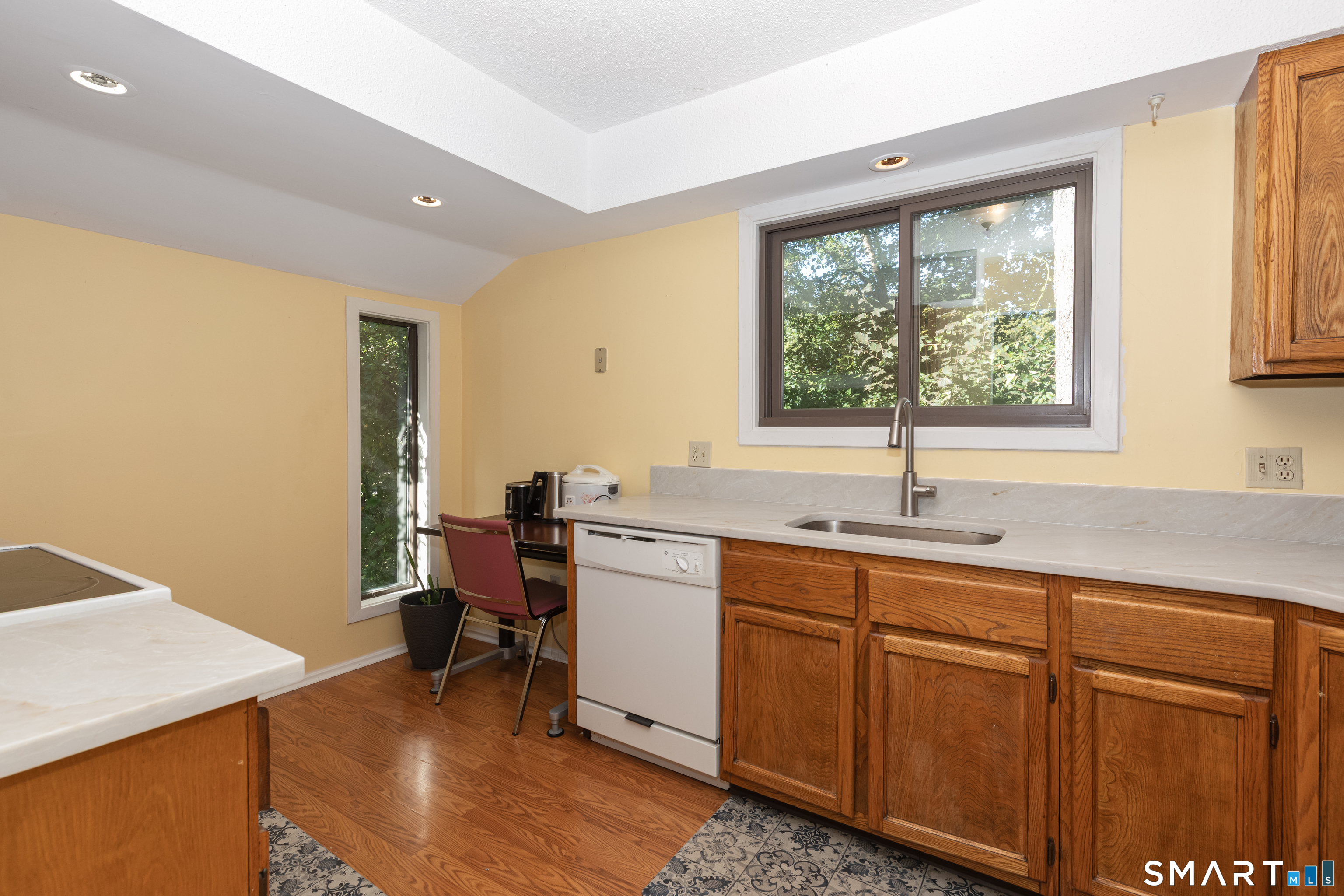 5 Alder 84a Court Property Photo 2