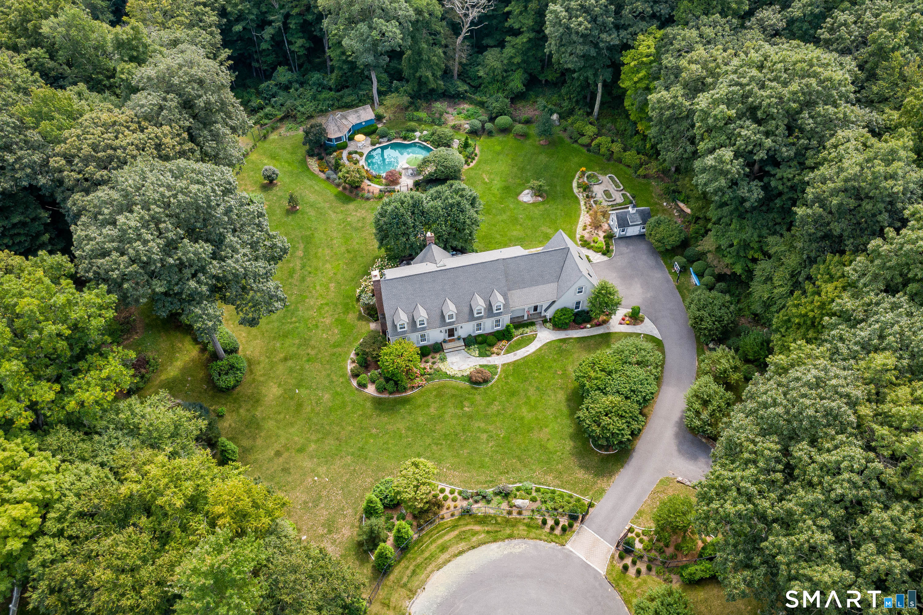 16 Winding Brook Road Property Photo 2