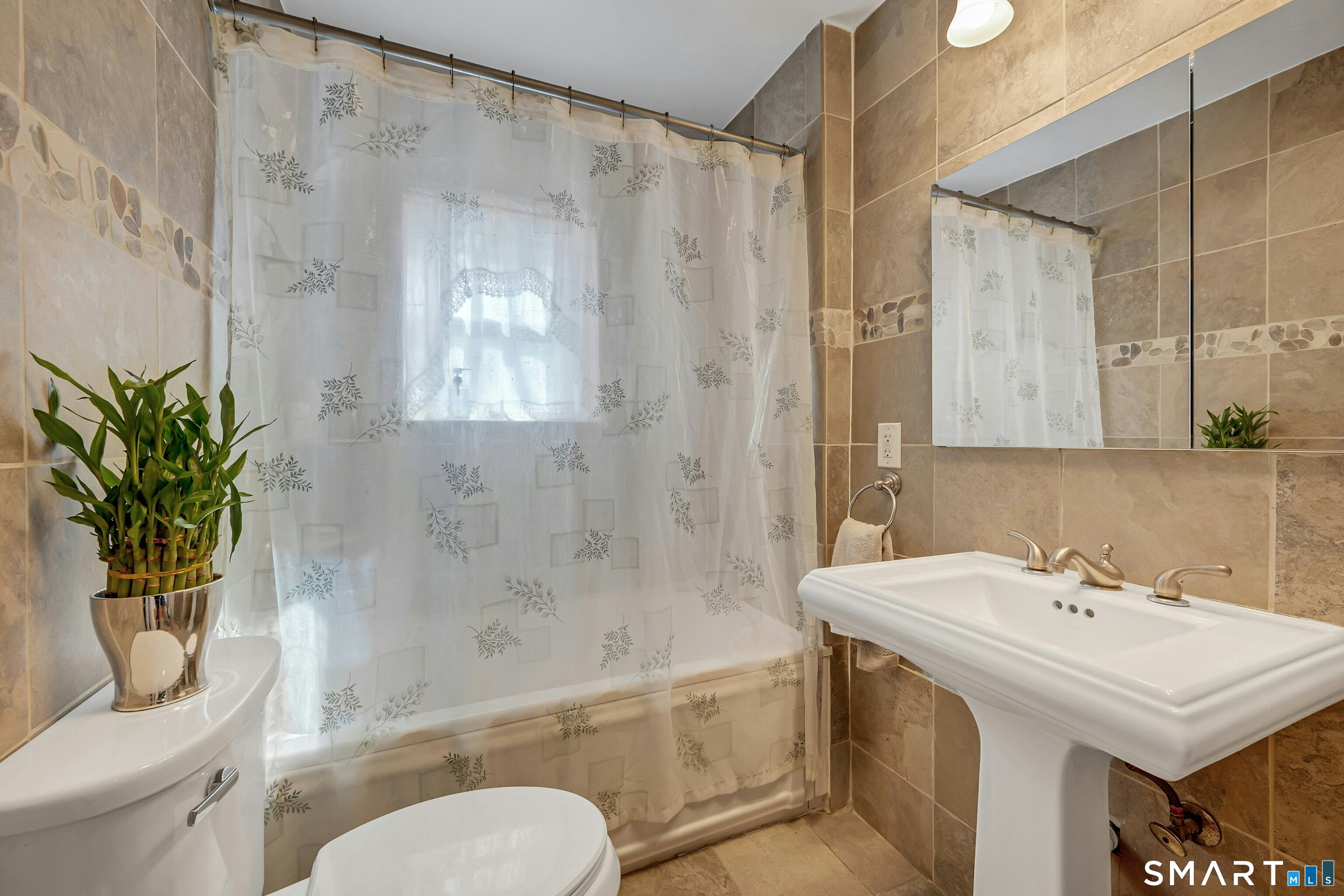 17 Thornhill Road Property Photo 7