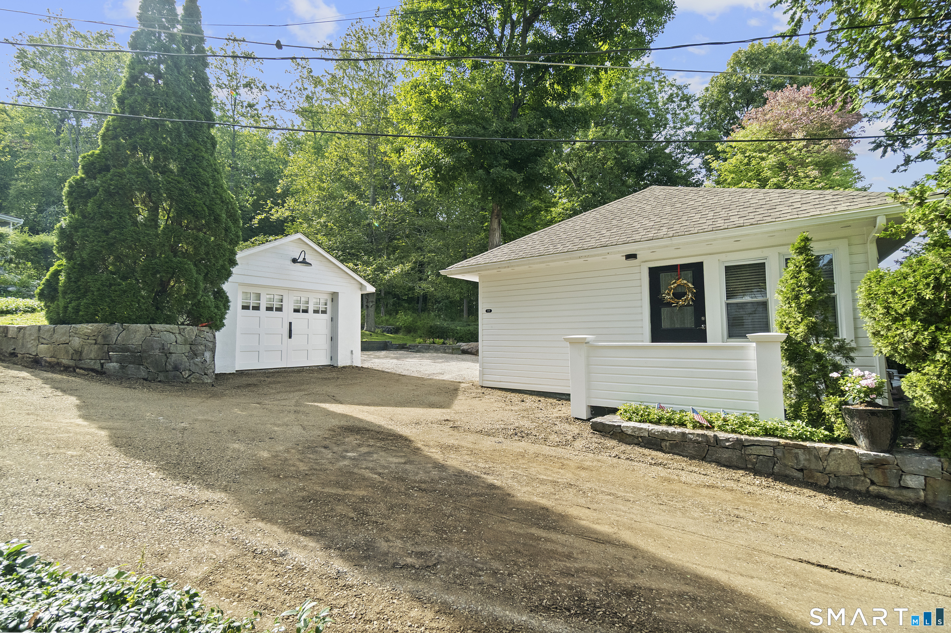 215 Mamanasco 215 Road Property Photo 1