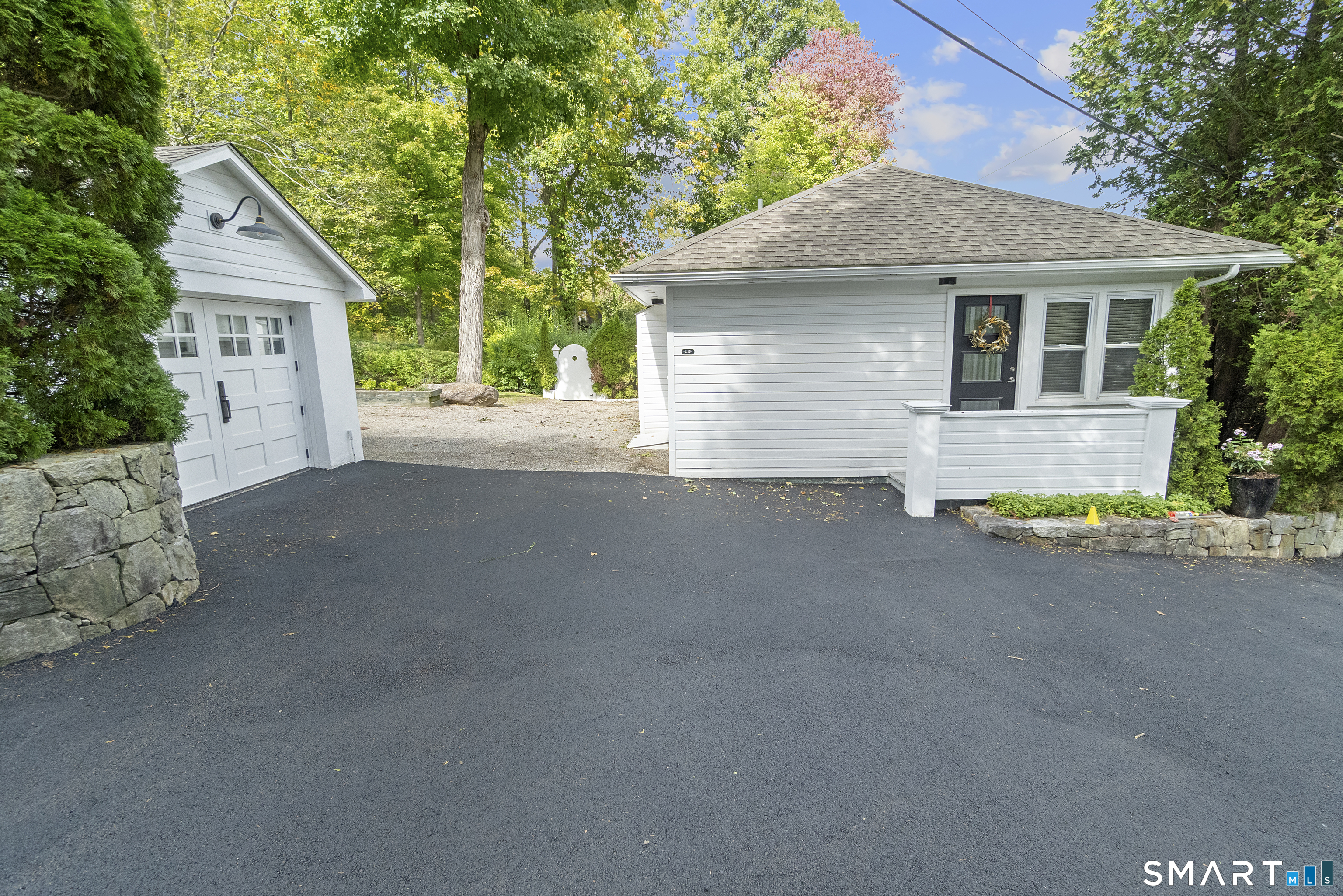 215 Mamanasco 215 Road Property Photo 1