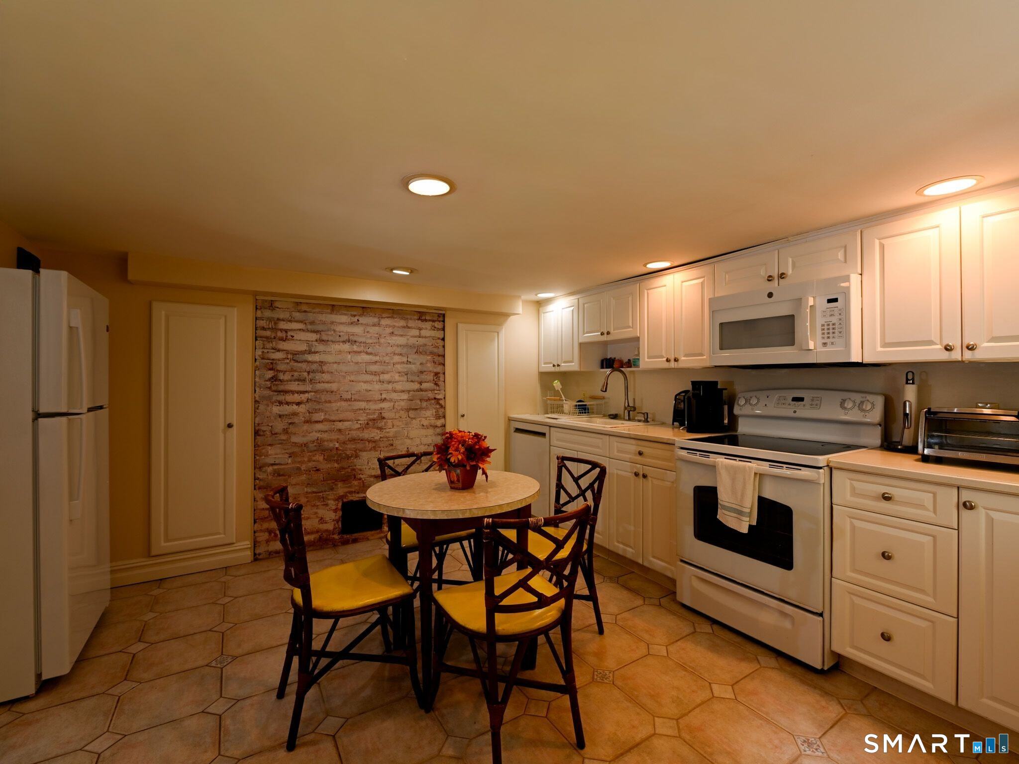 90 Weed Hill Avenue Property Photo 18