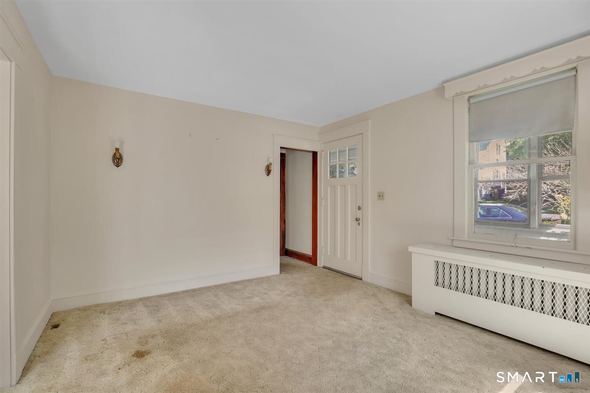 27 Fairview Avenue Property Photo 9