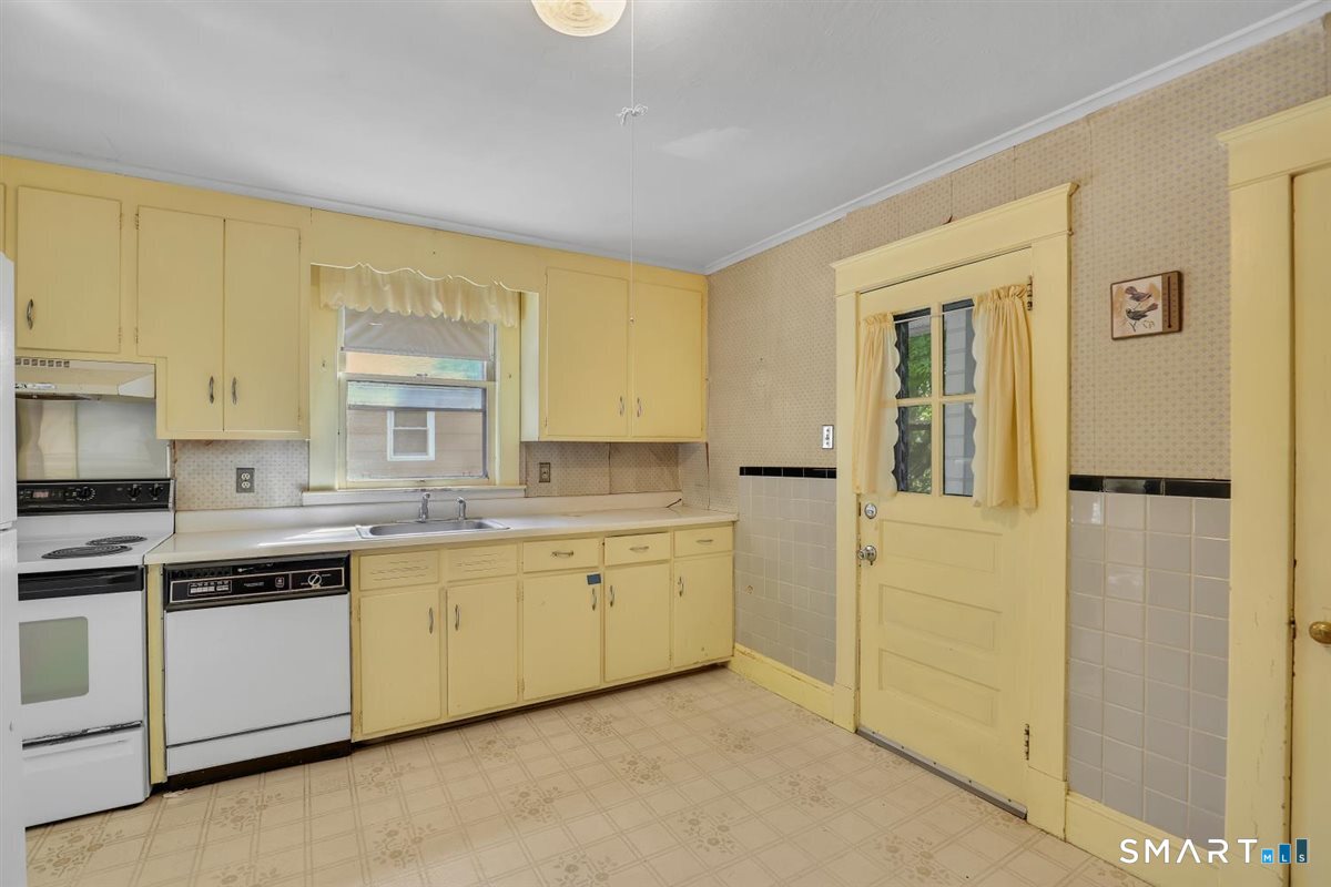 27 Fairview Avenue Property Photo 15