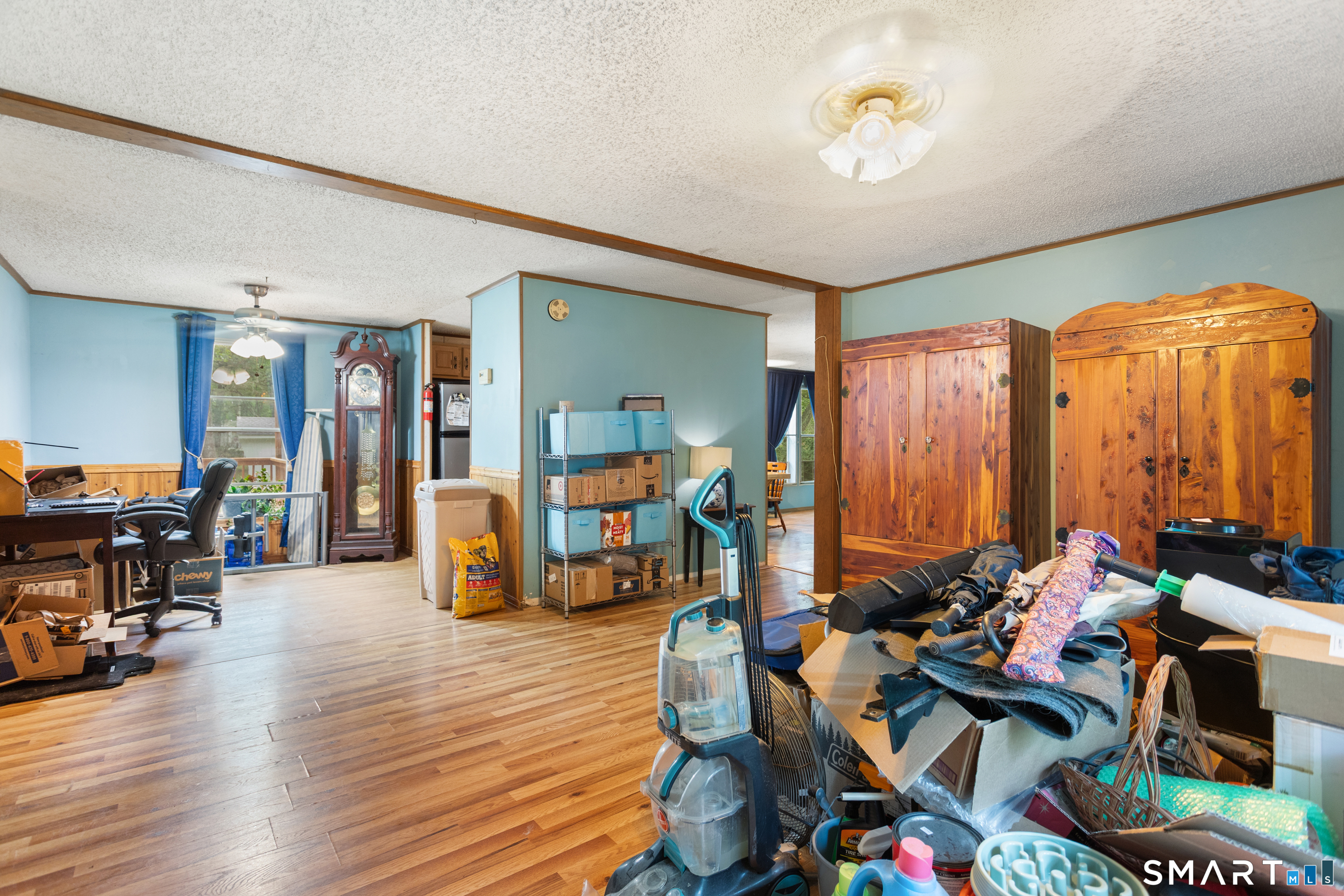 17 Evergreen Park Property Photo 3