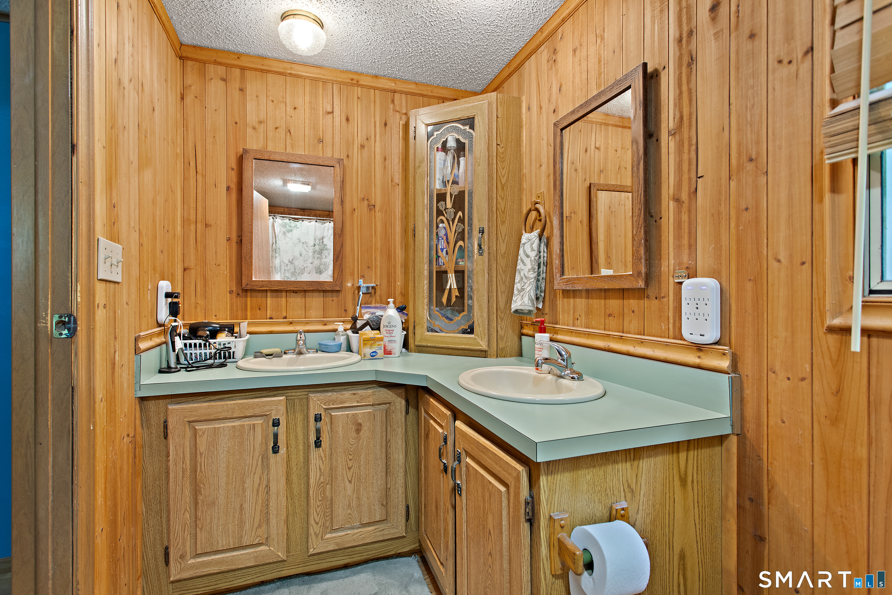 17 Evergreen Park Property Photo 11