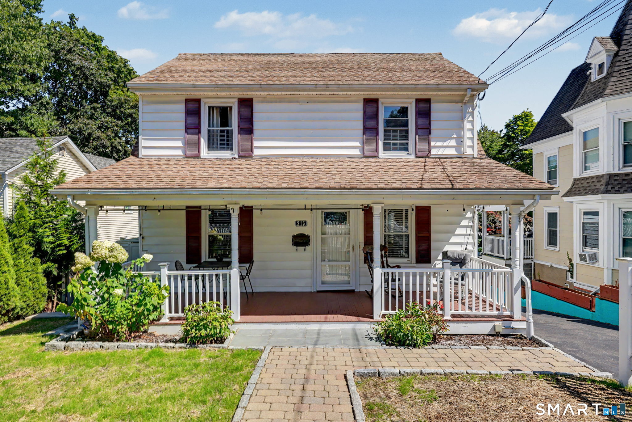 215 Knickerbocker Avenue Property Photo 1