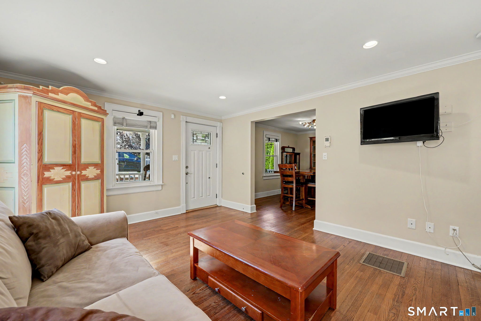 215 Knickerbocker Avenue Property Photo 2