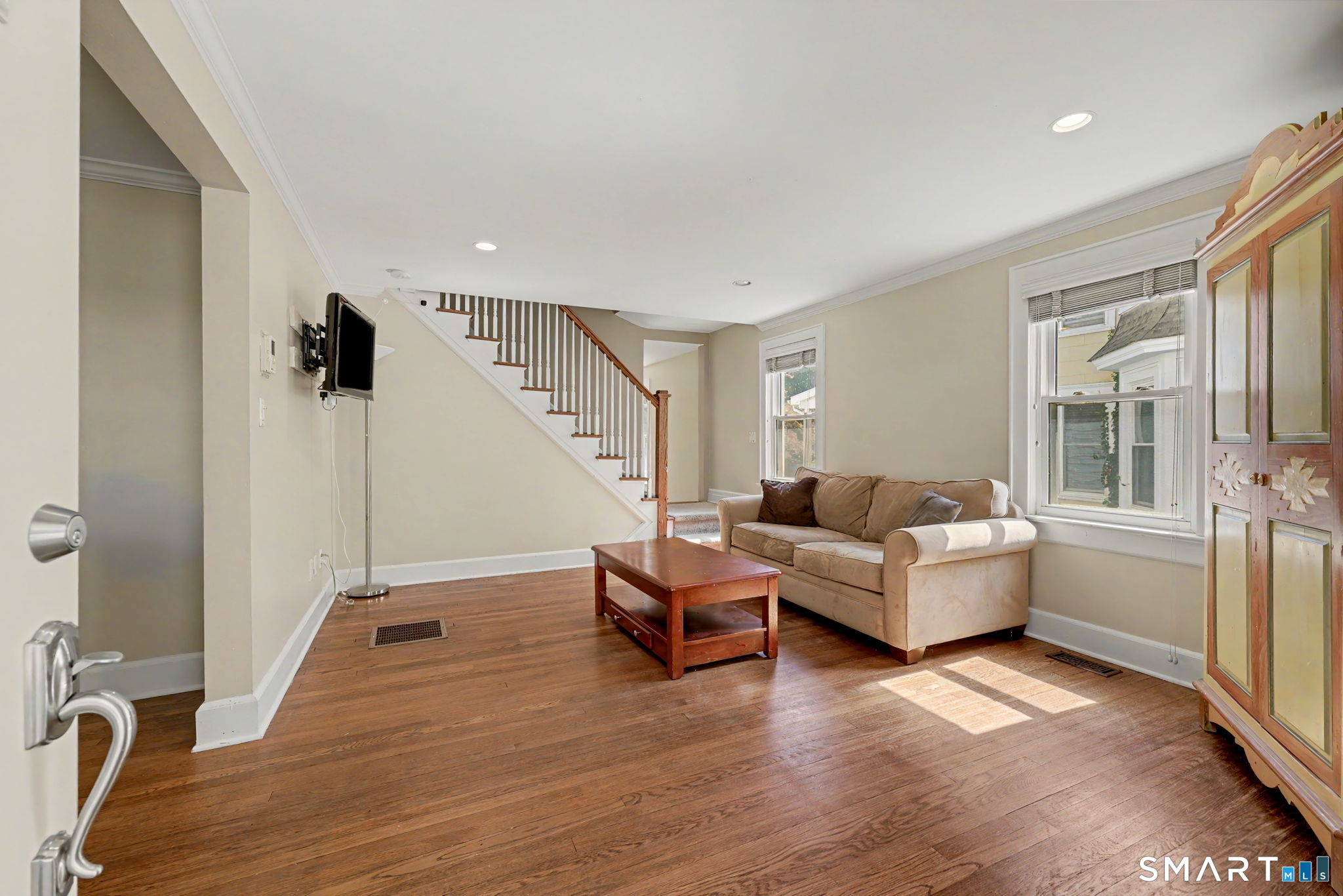 215 Knickerbocker Avenue Property Photo 3