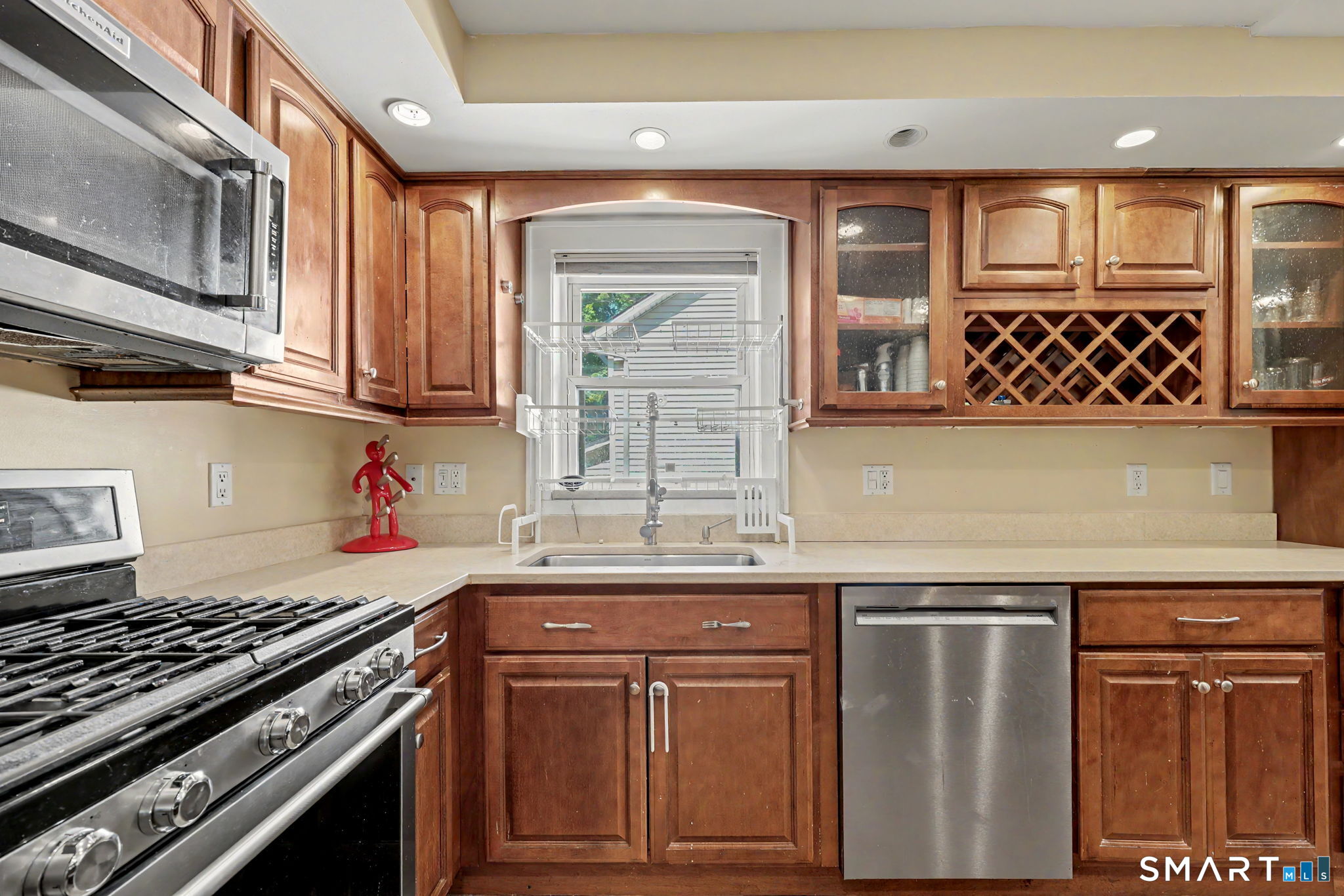 215 Knickerbocker Avenue Property Photo 7