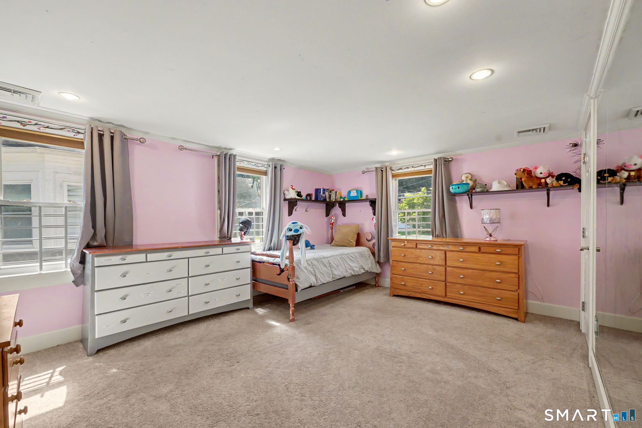 215 Knickerbocker Avenue Property Photo 12