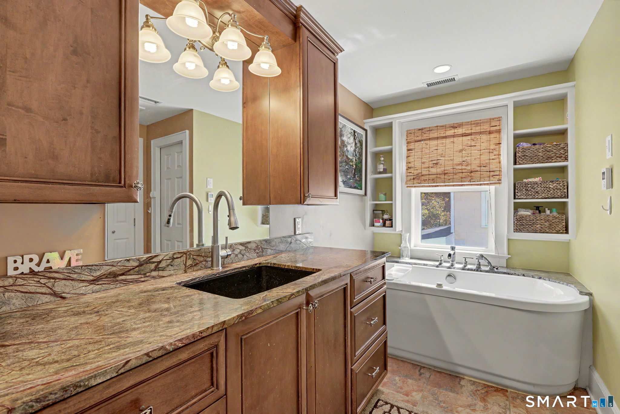 215 Knickerbocker Avenue Property Photo 18