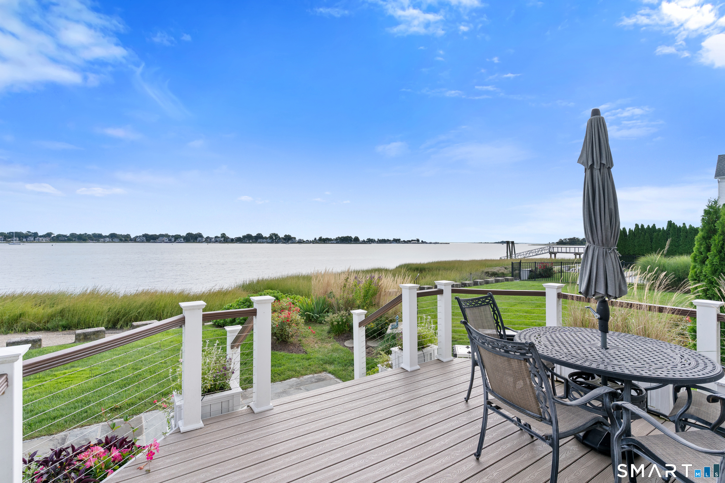 64 Shorefront Park Property Photo 4