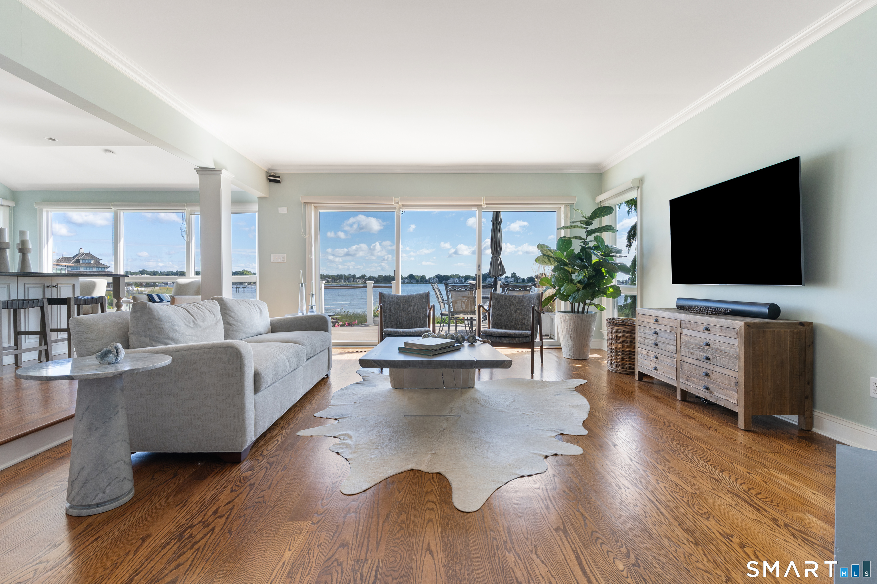 64 Shorefront Park Property Photo 8