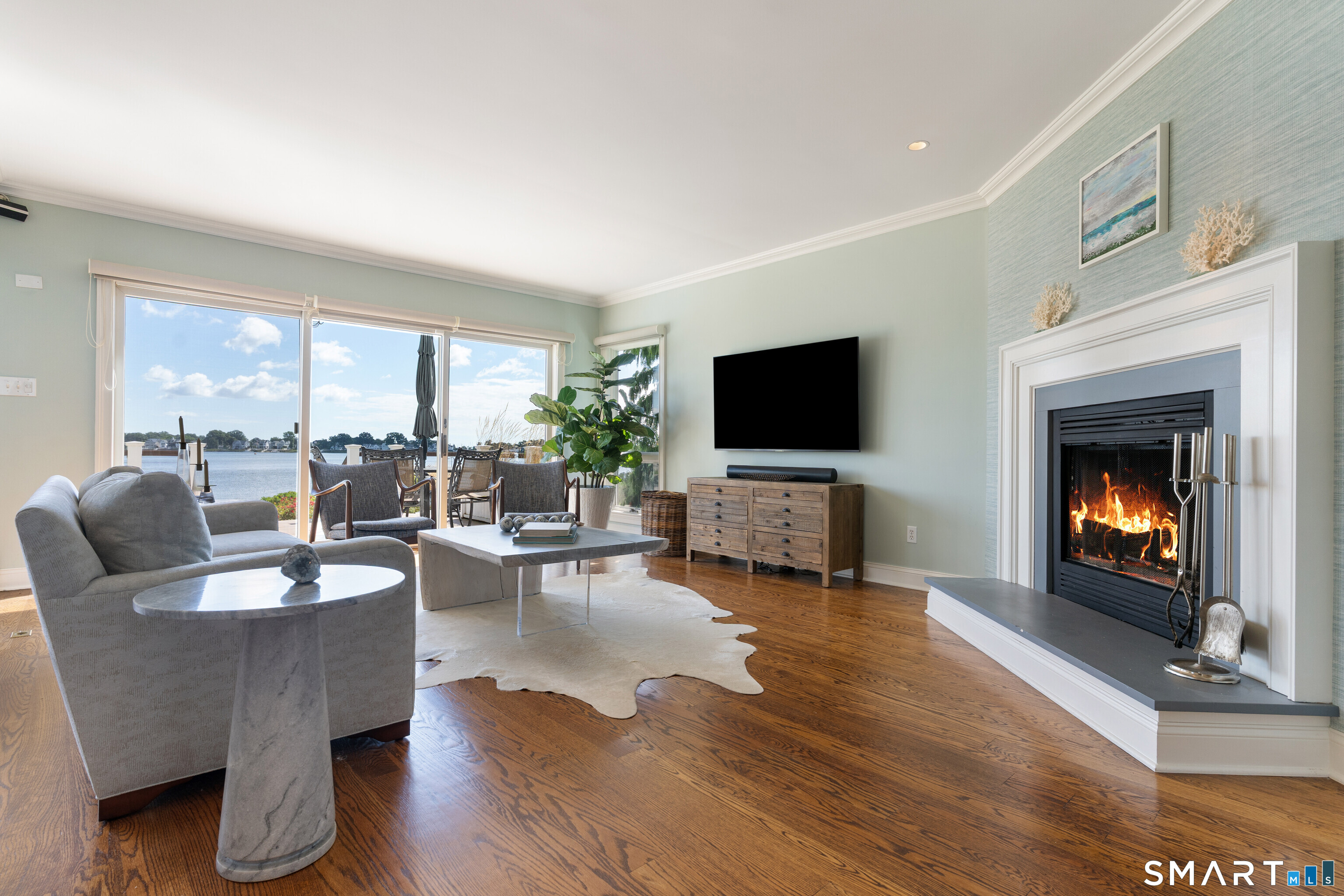 64 Shorefront Park Property Photo 9