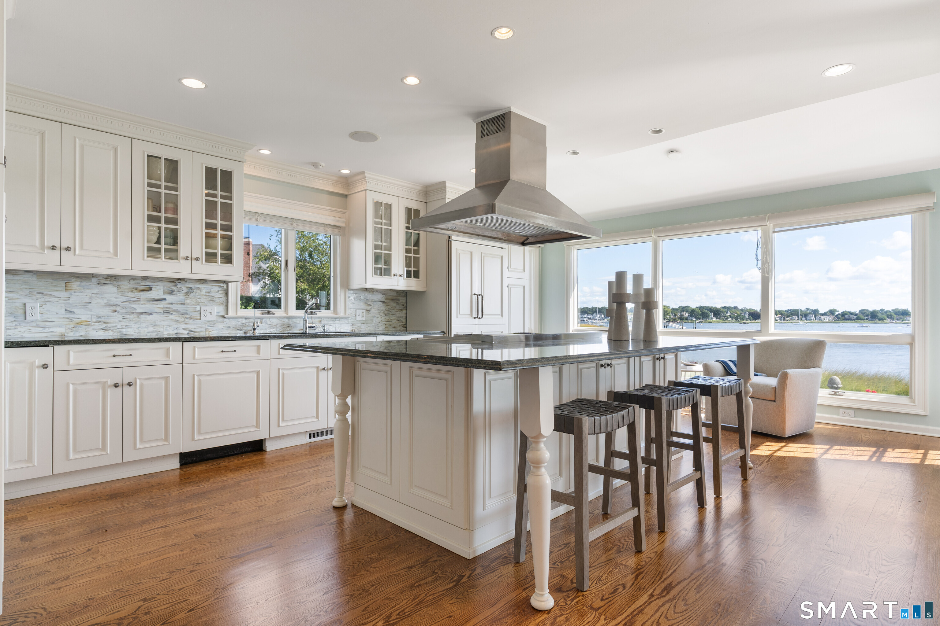 64 Shorefront Park Property Photo 13