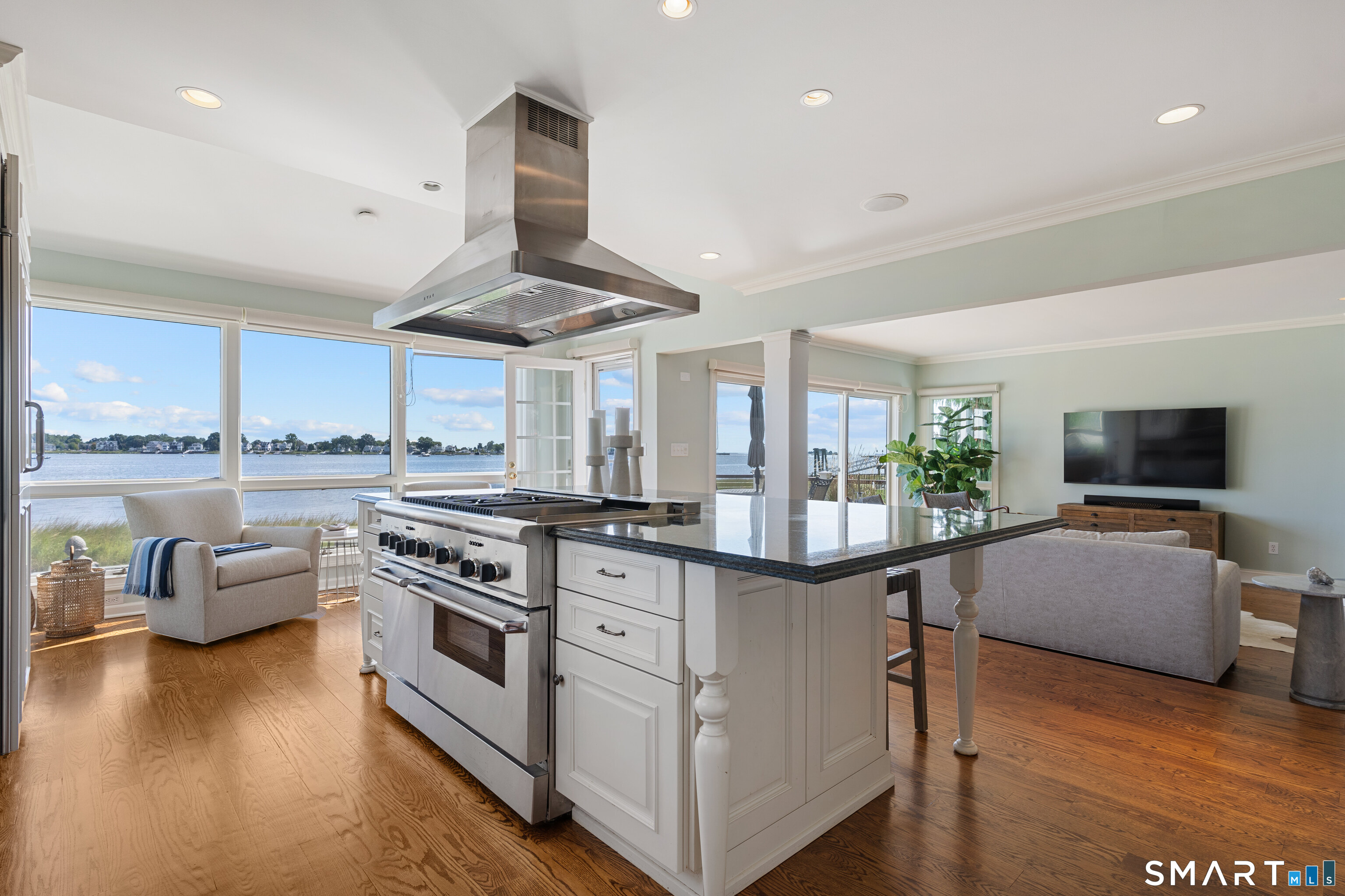 64 Shorefront Park Property Photo 15