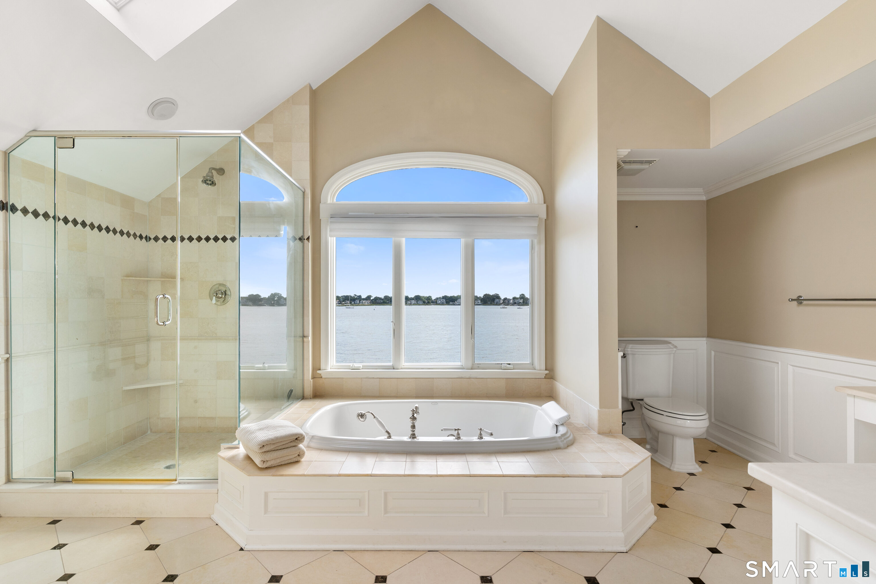 64 Shorefront Park Property Photo 19