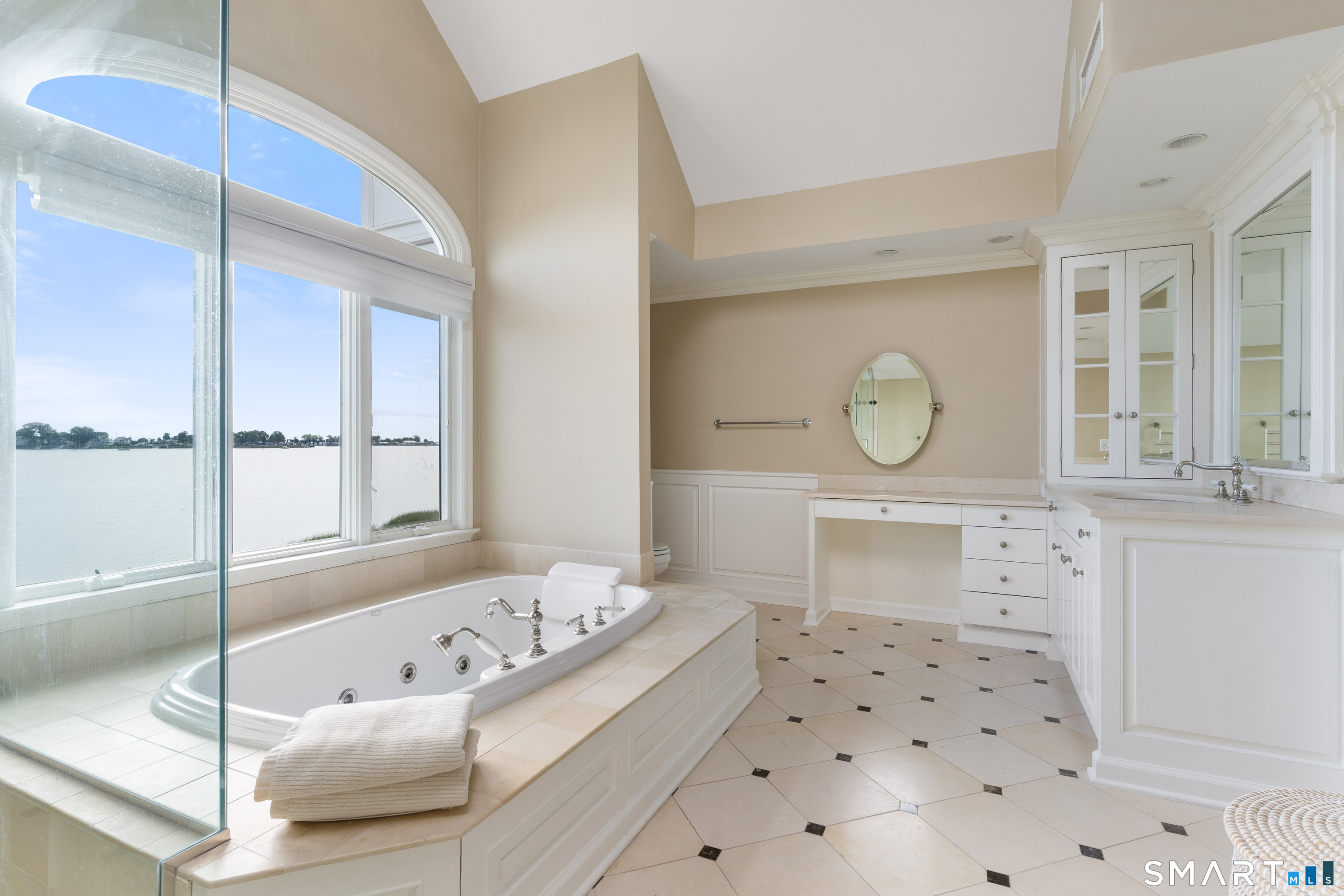 64 Shorefront Park Property Photo 21