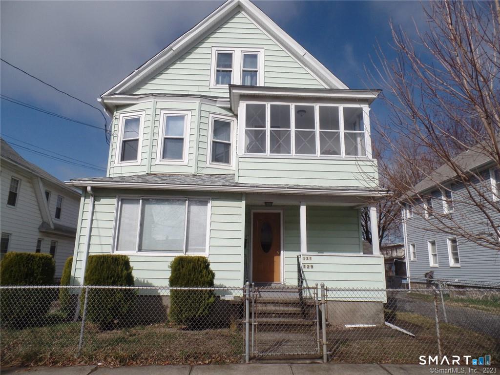 129 Kent Avenue Property Photo 1